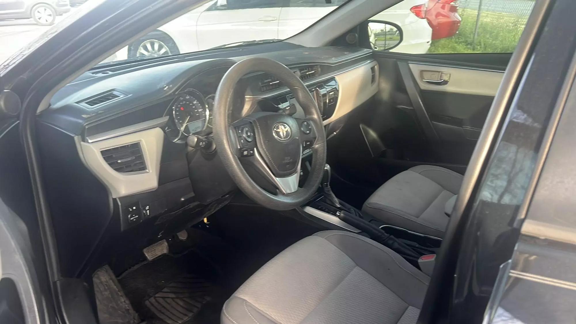 2014 Toyota Corolla LE Plus photo 9