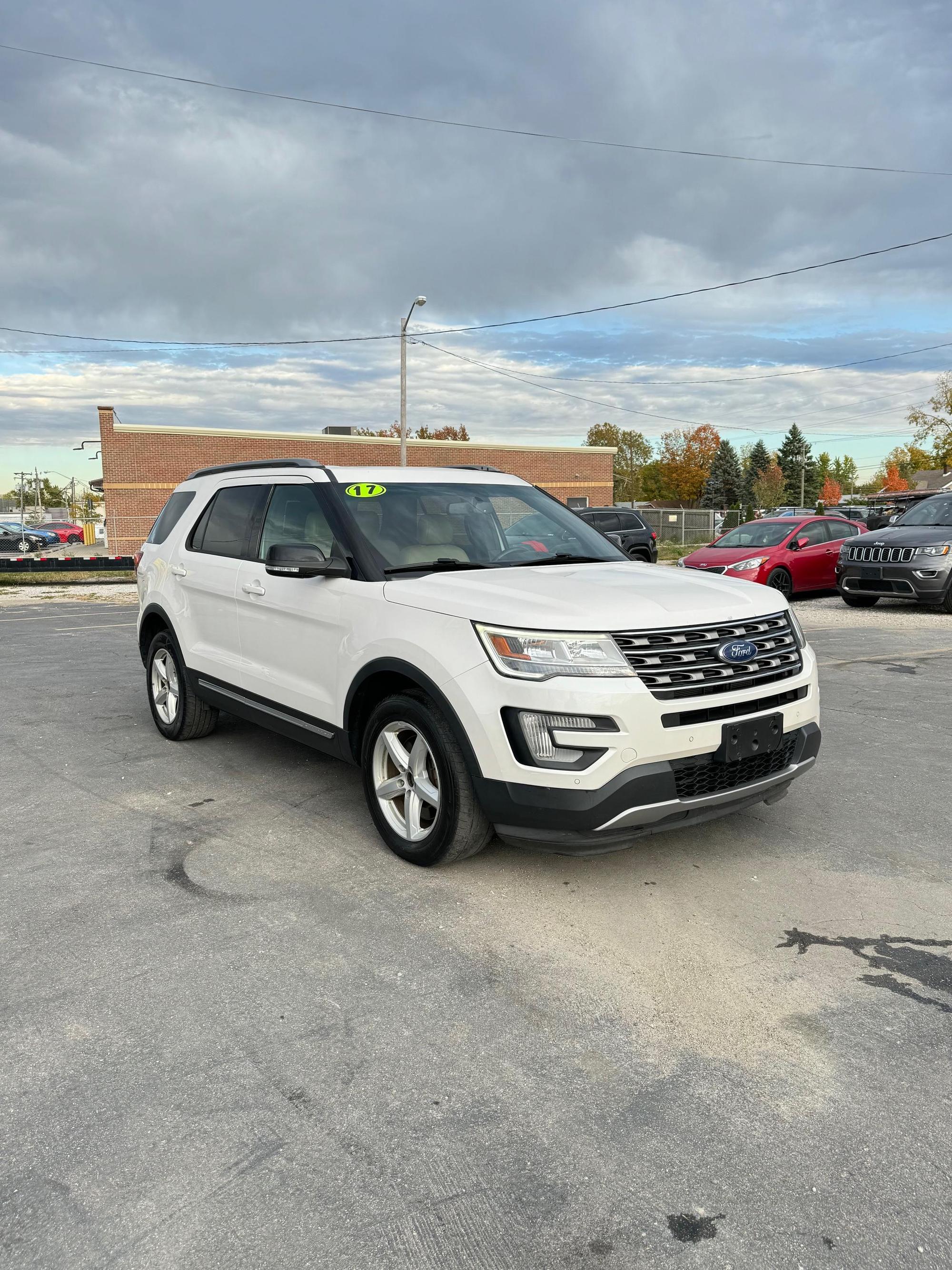 2017 Ford Explorer XLT photo 19