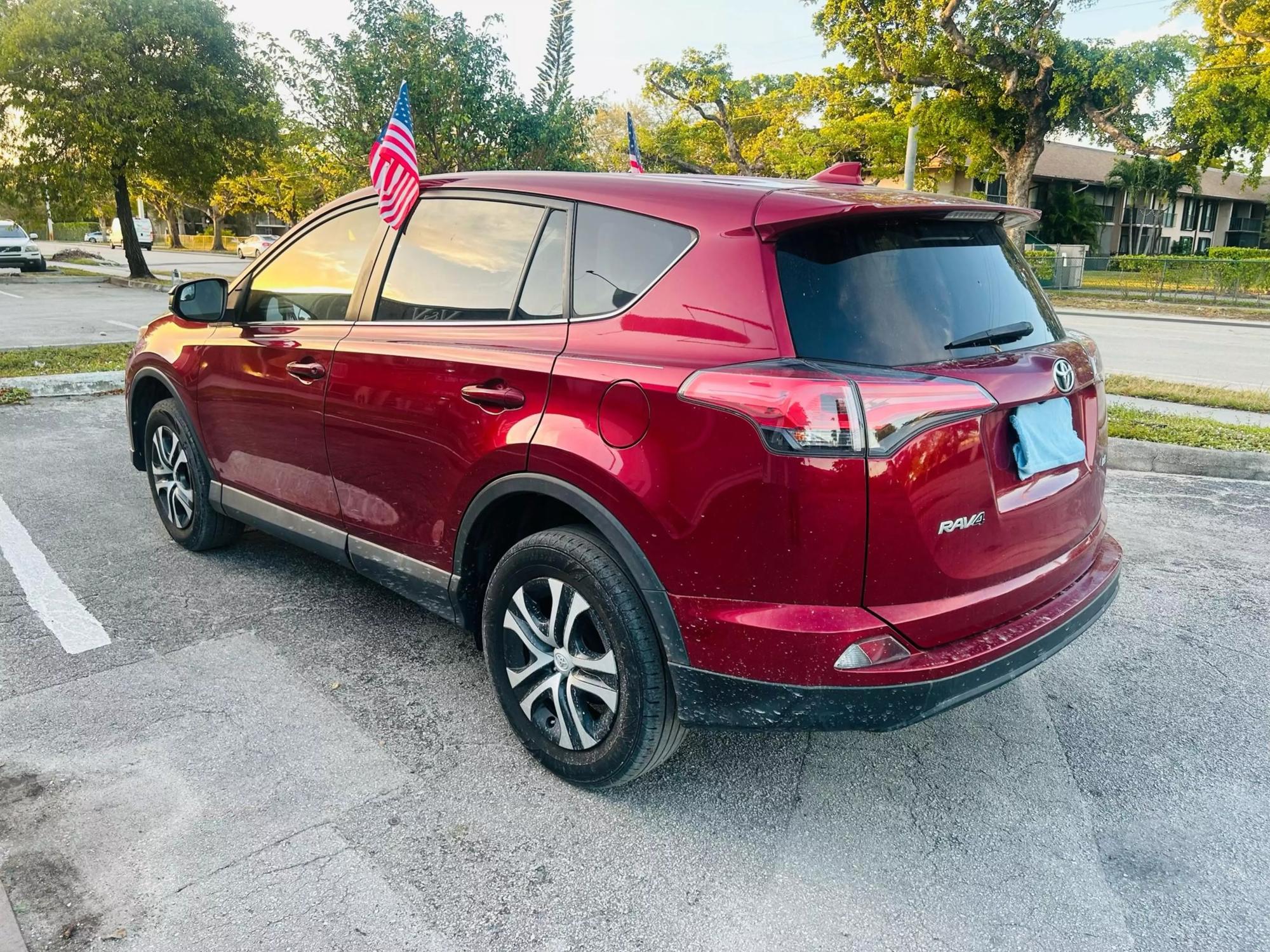 2018 Toyota RAV4 LE photo 19