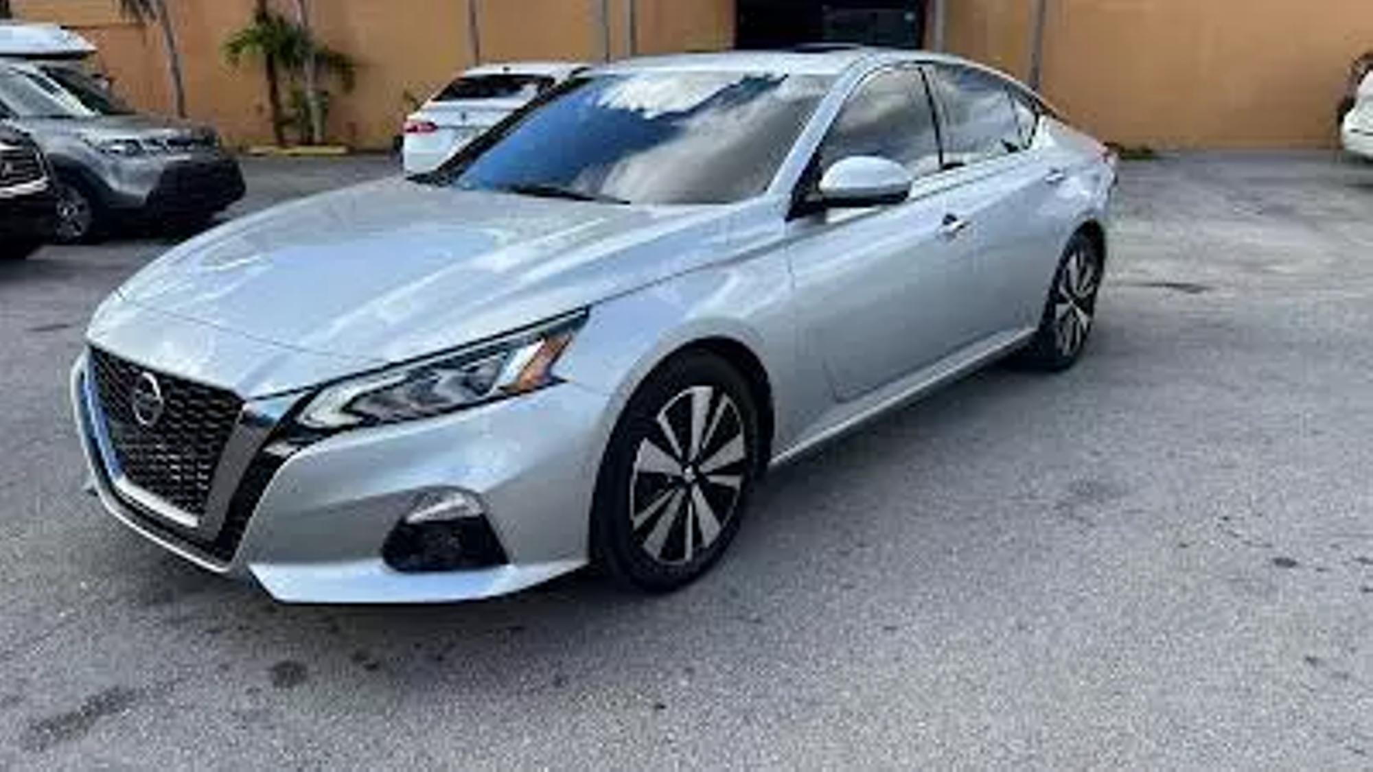 2020 Nissan Altima SL photo 2