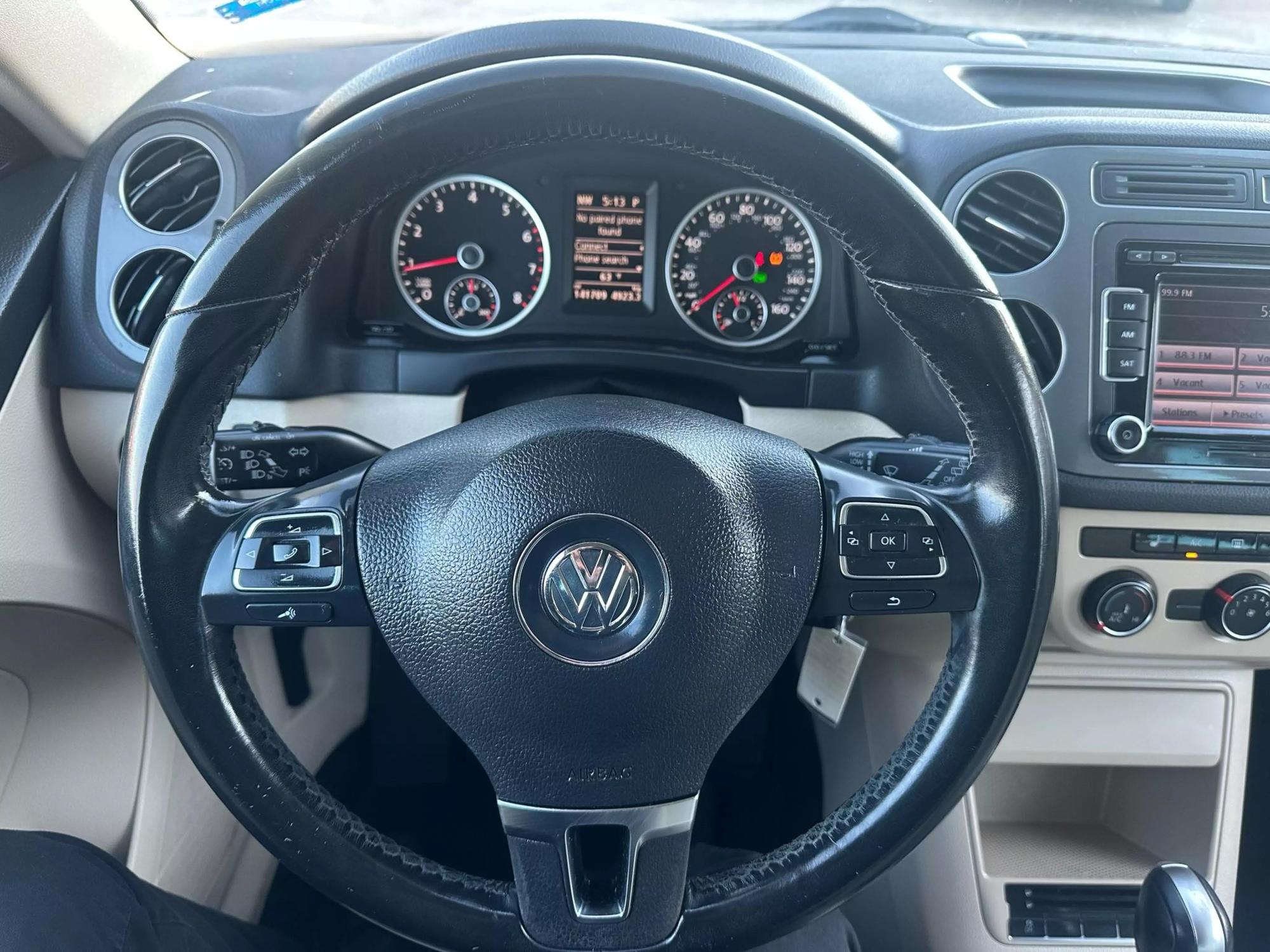 2015 Volkswagen Tiguan SE photo 56