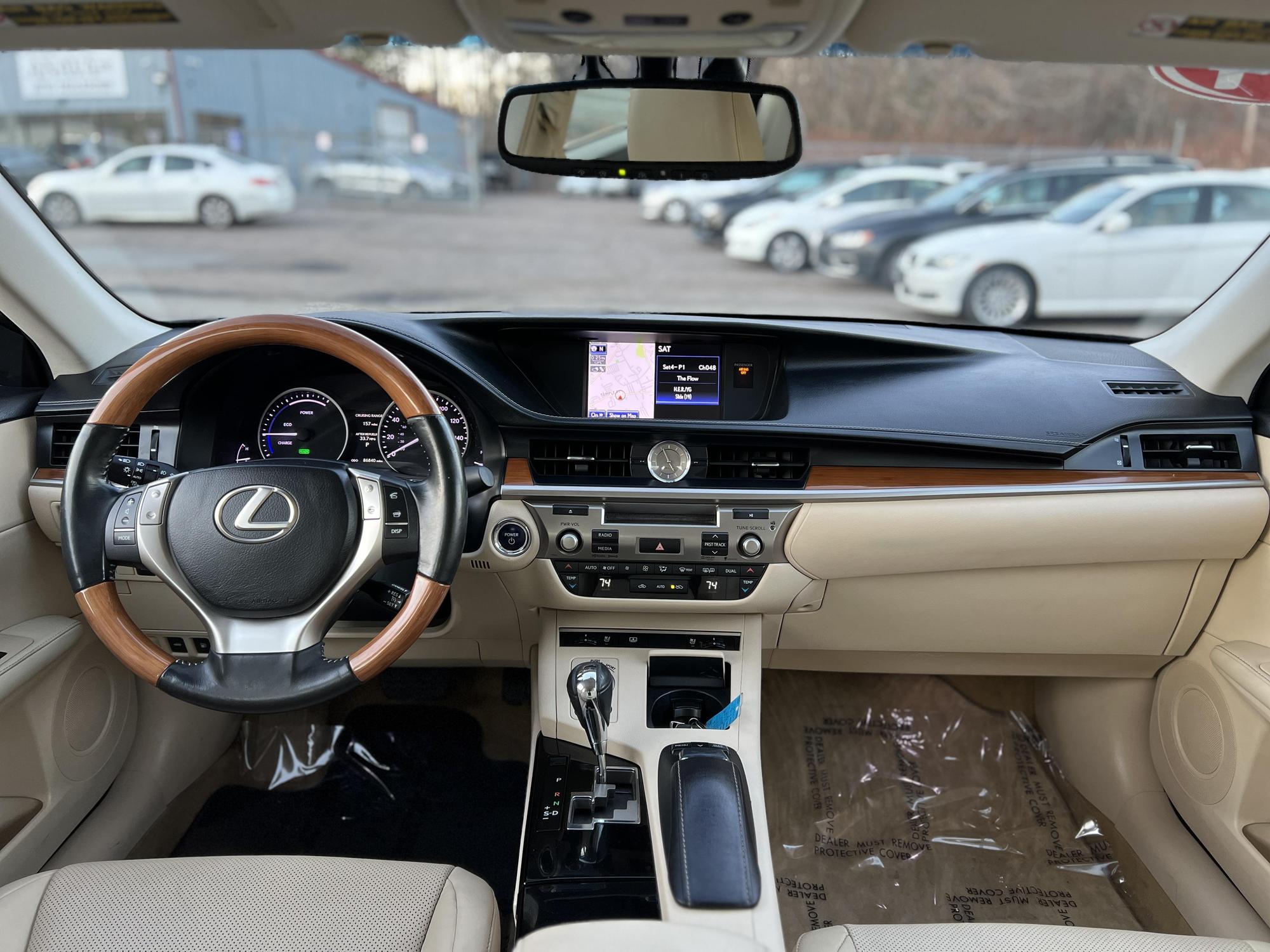 2014 Lexus ES 300h photo 62