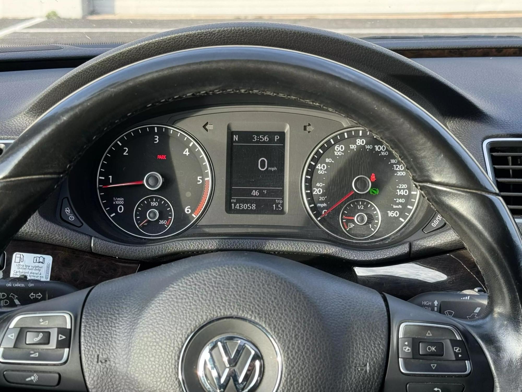 2014 Volkswagen Passat SEL Premium photo 48