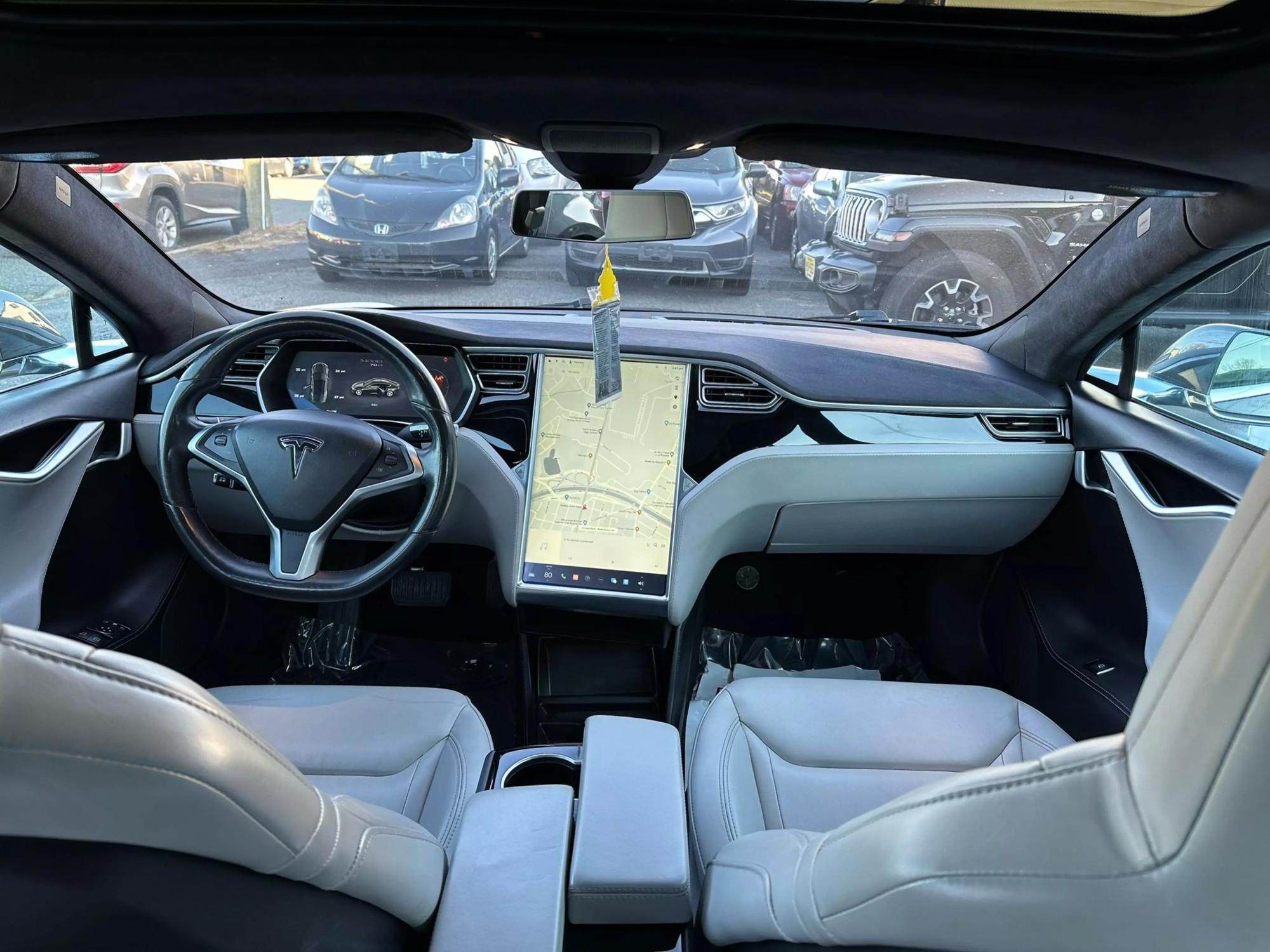 2015 Tesla Model S 85D photo 26