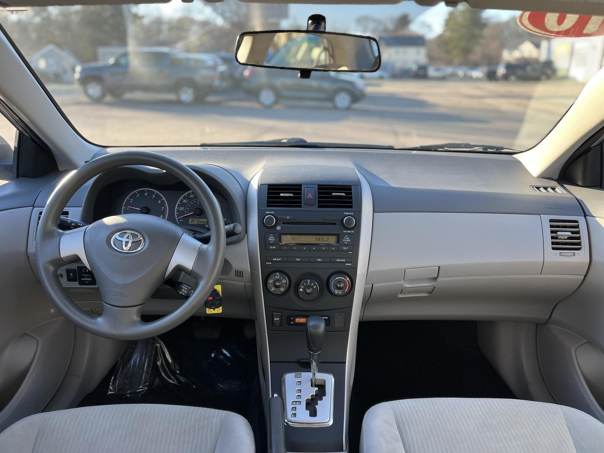 2010 Toyota Corolla LE photo 58