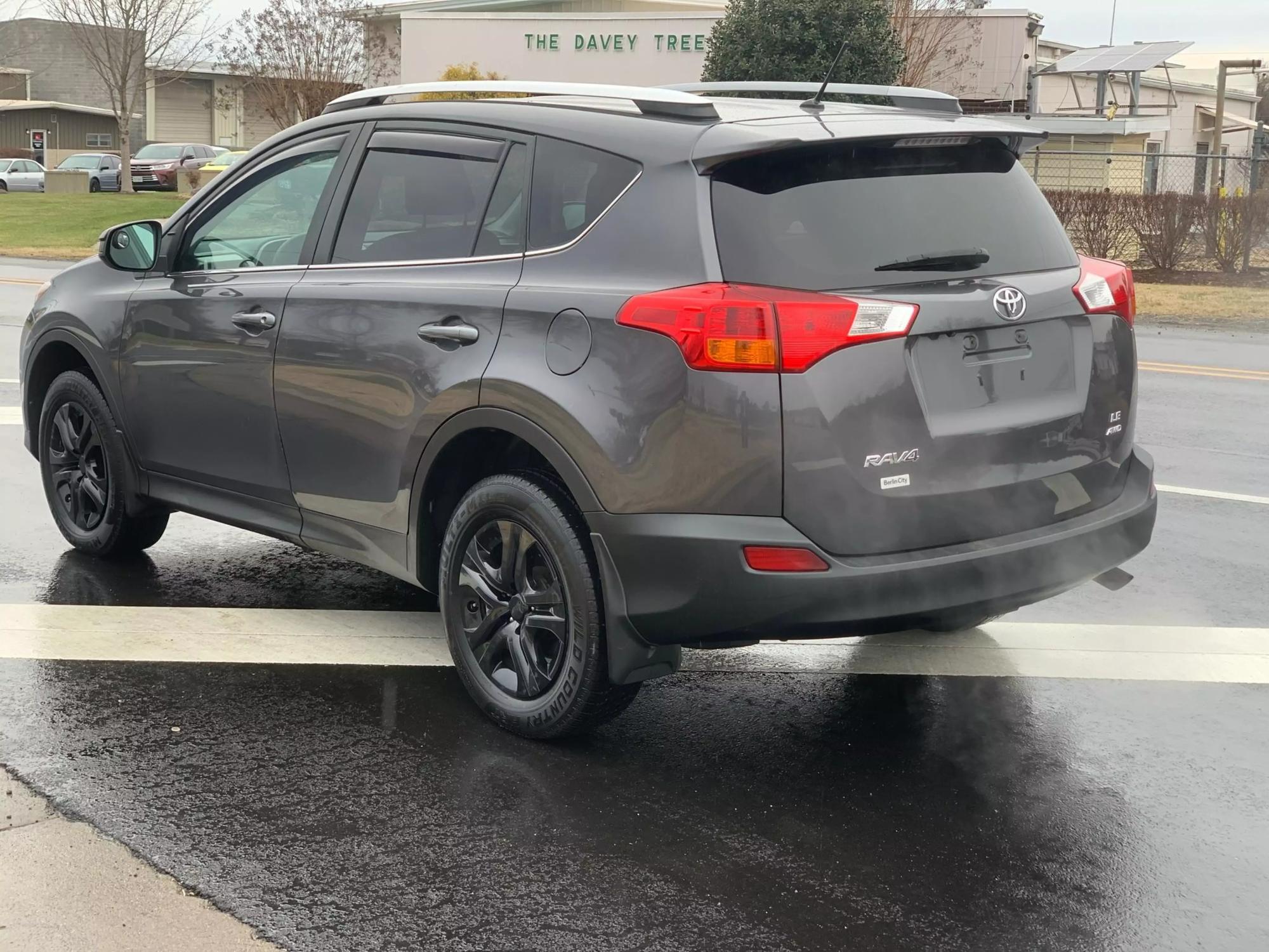 2015 Toyota RAV4 LE photo 88