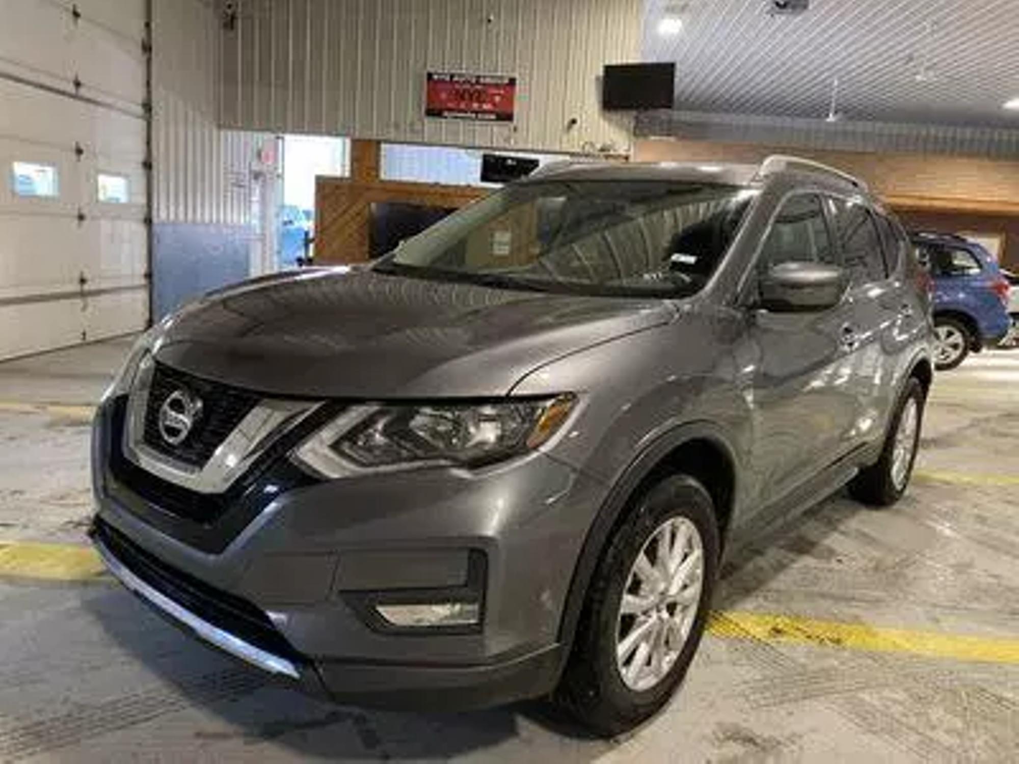 2017 Nissan Rogue SV photo 8