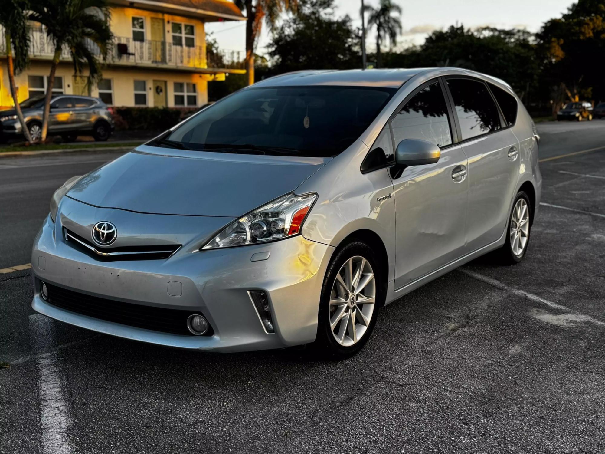 2012 Toyota Prius v Three photo 24