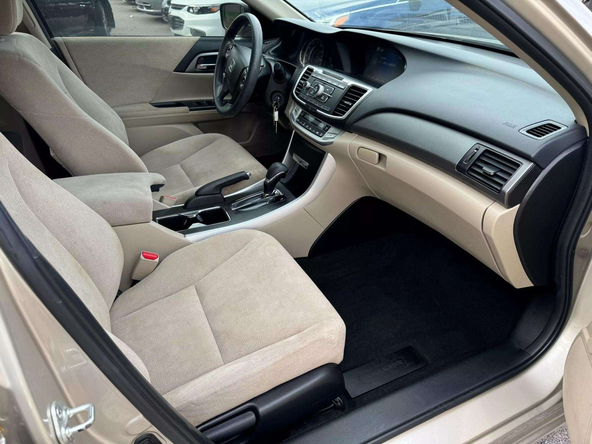 2013 Honda Accord LX photo 15