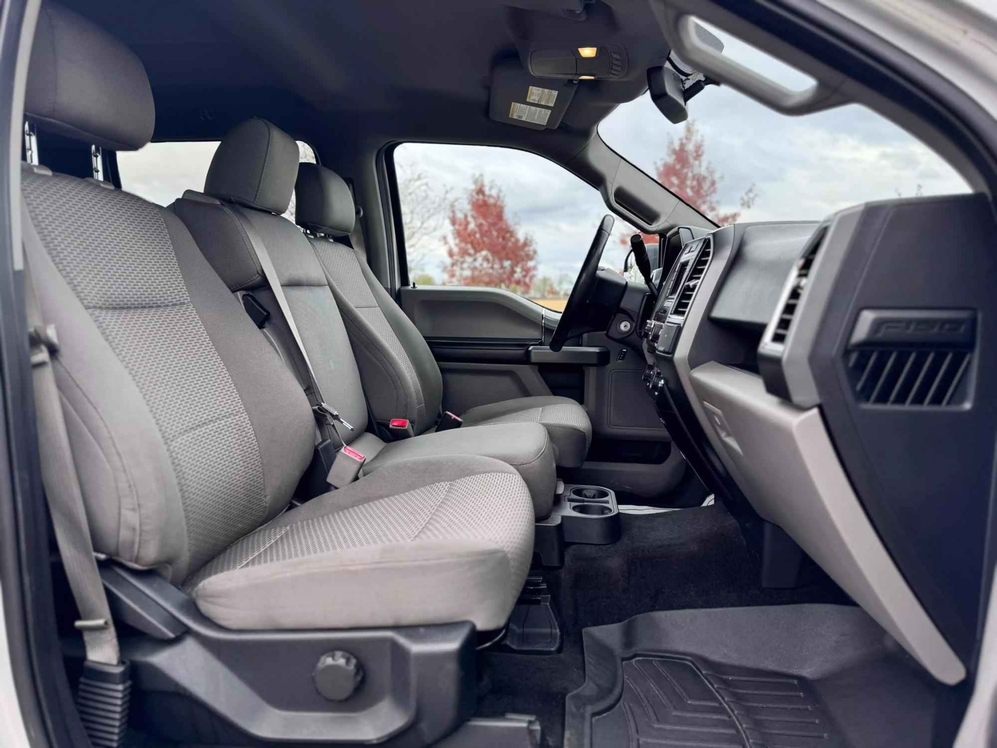 2015 Ford F-150 XLT photo 48