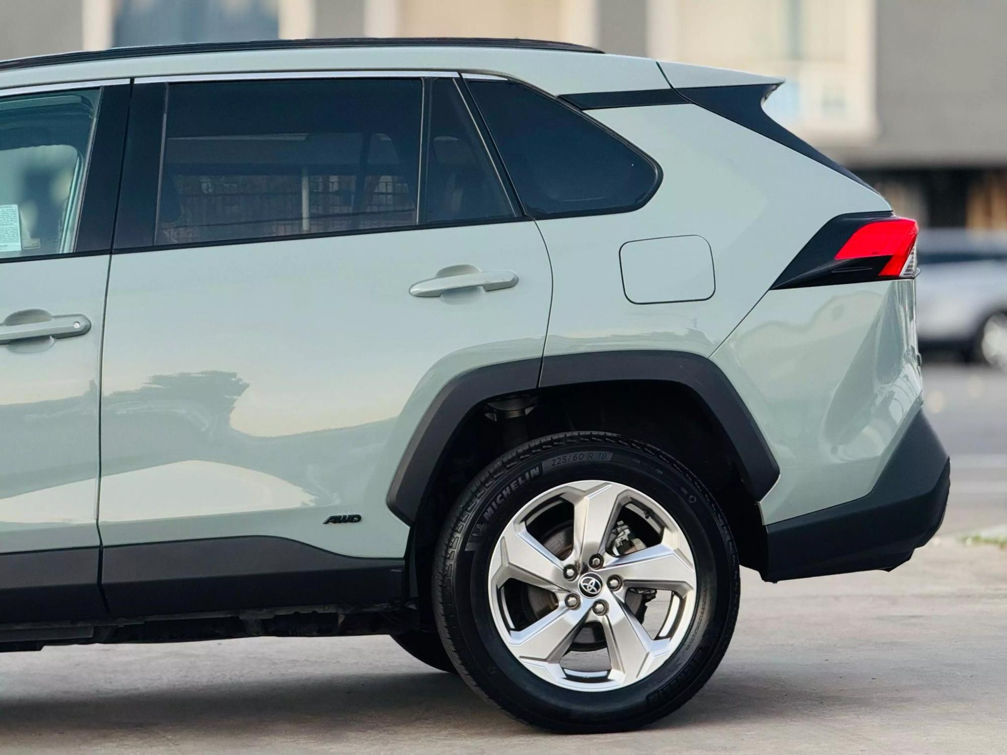 2021 Toyota RAV4 XLE Premium photo 32