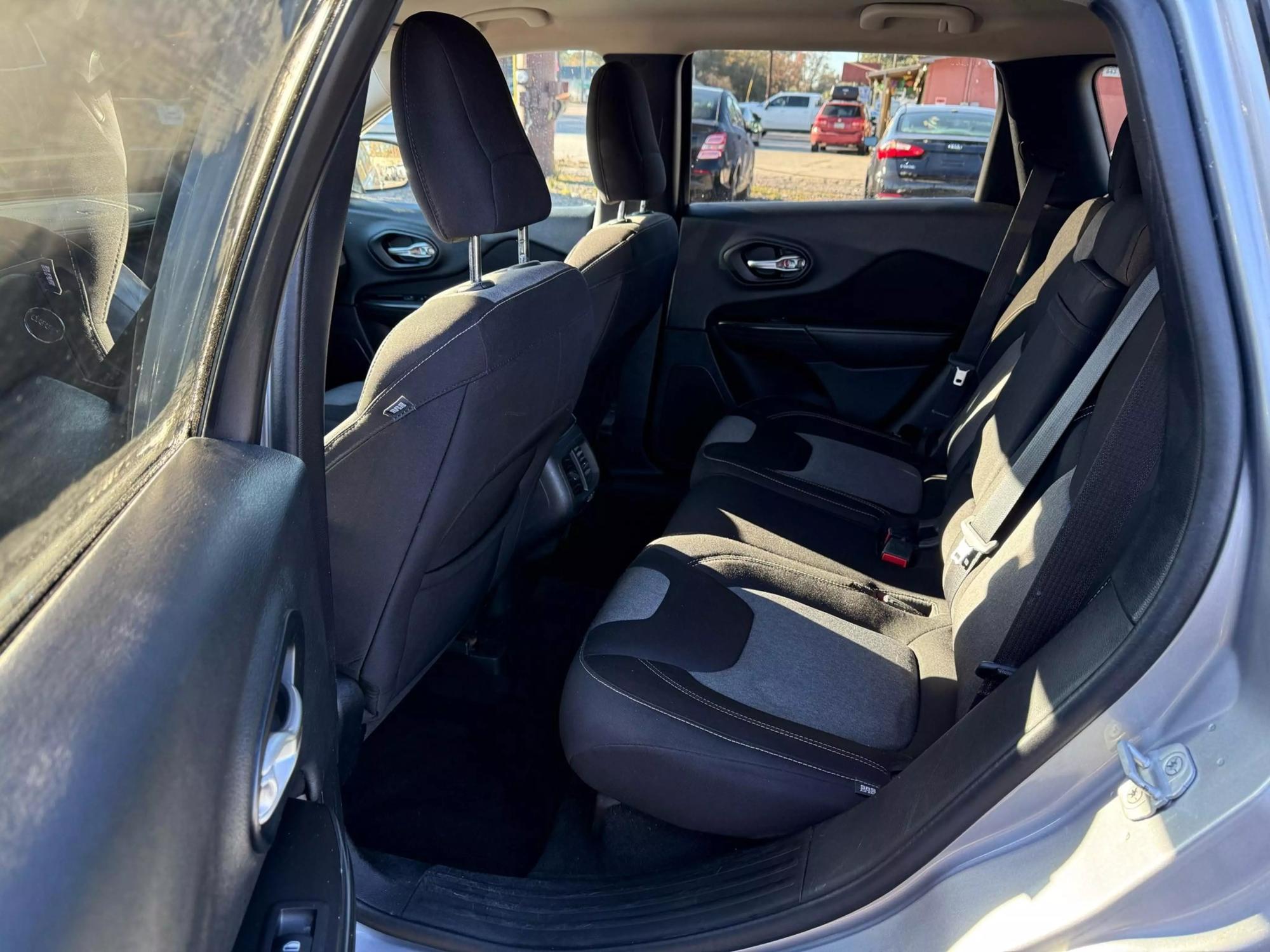 2014 Jeep Cherokee Latitude photo 16