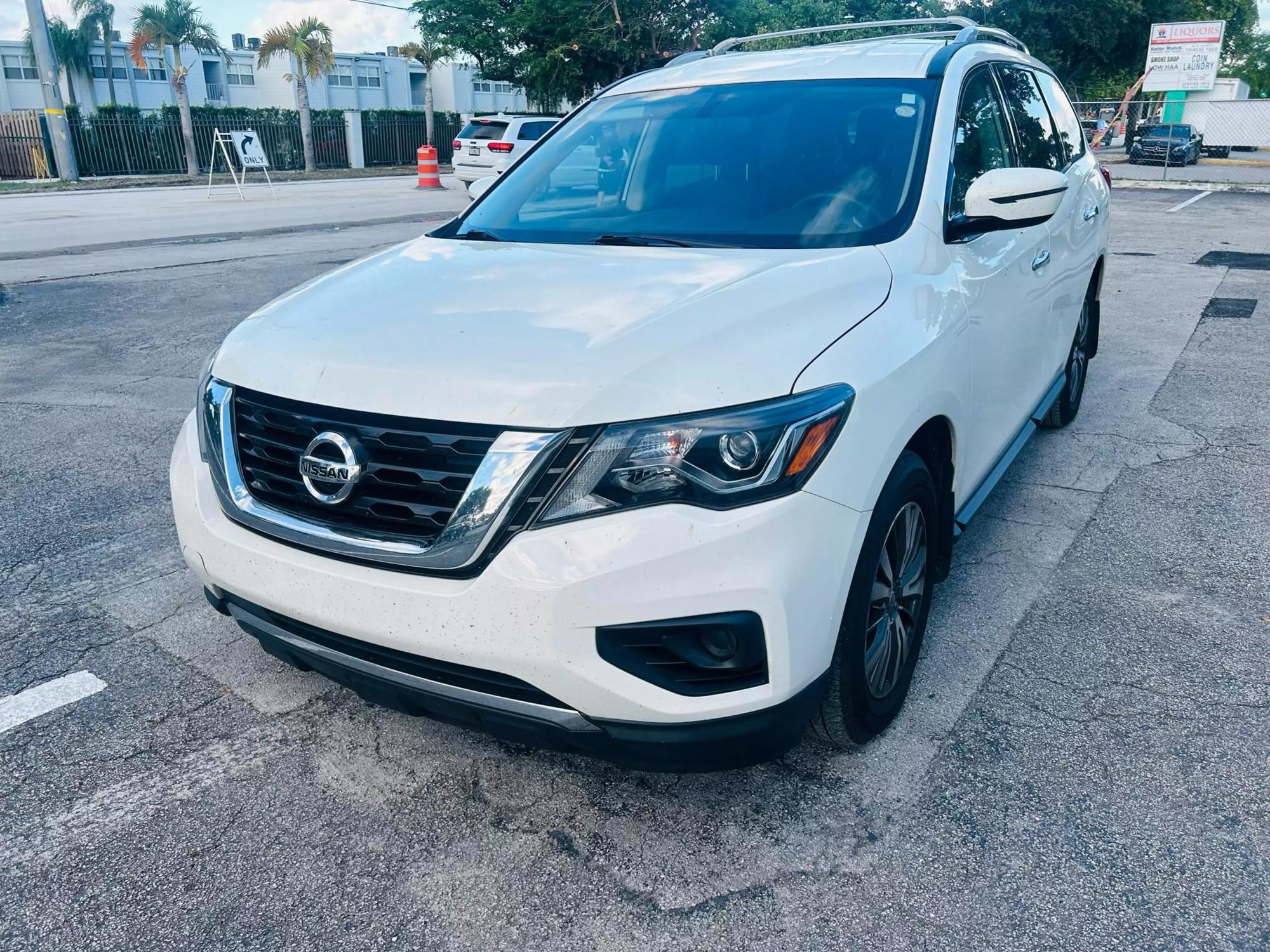 2020 Nissan Pathfinder S photo 13