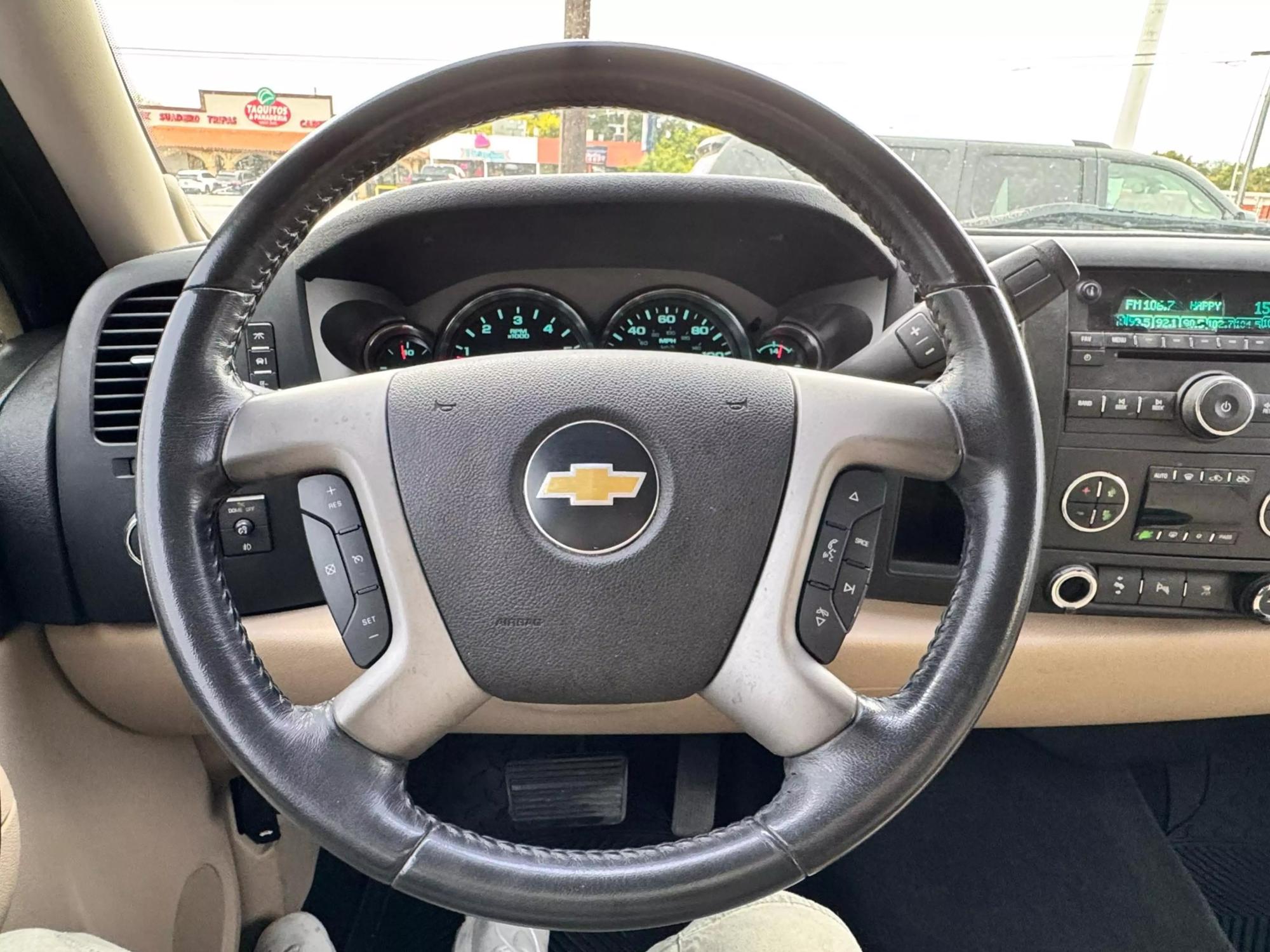 2011 Chevrolet Silverado 1500 LT photo 25