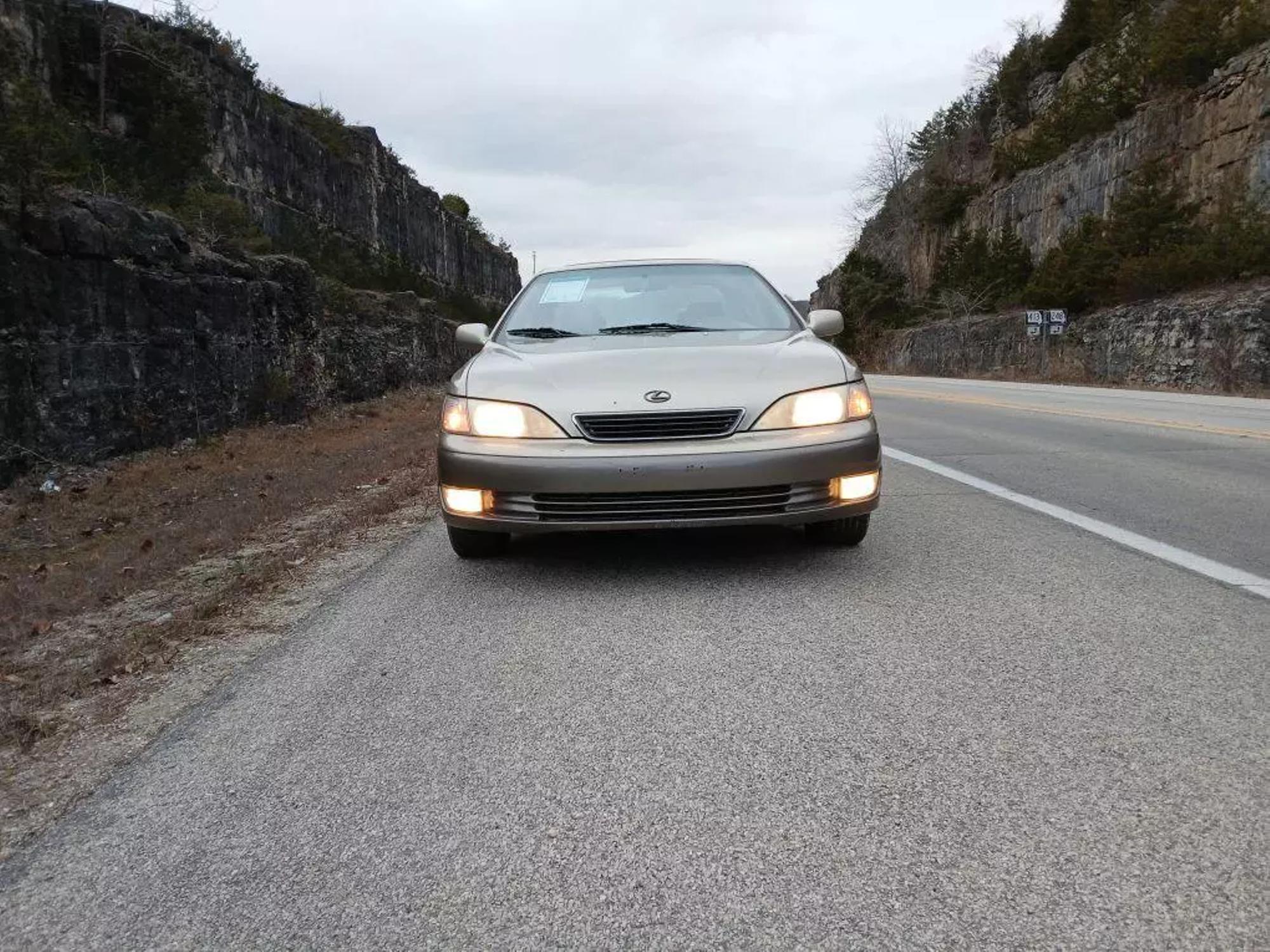 1999 Lexus ES 300 photo 25