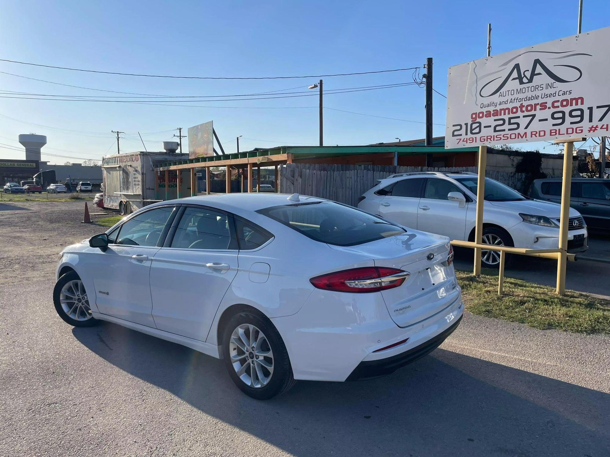 2019 Ford Fusion Hybrid SE photo 17