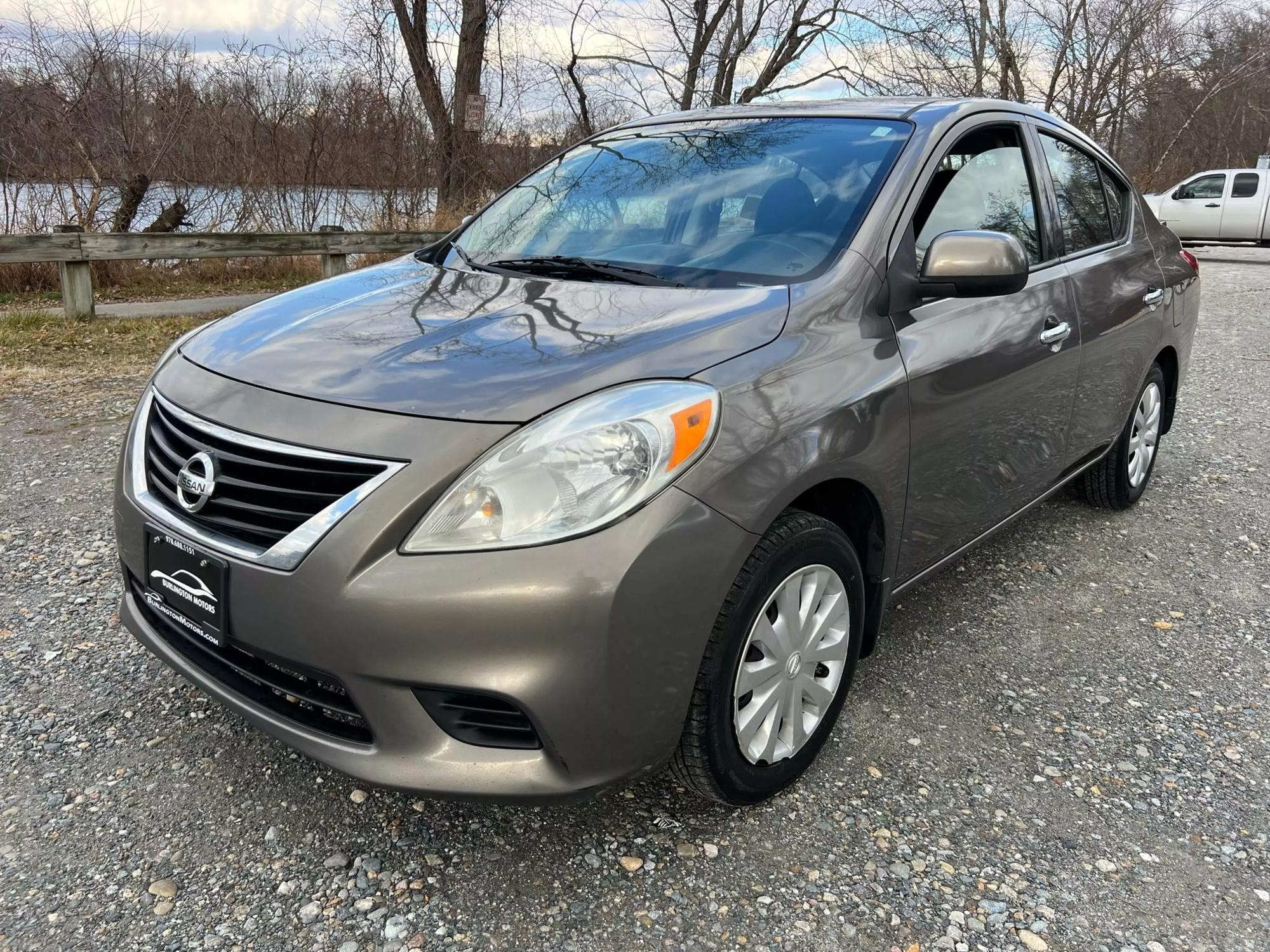 2014 Nissan Versa Sedan SV photo 17