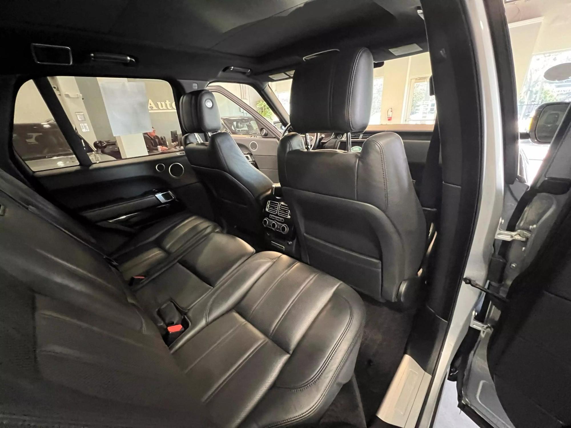 2016 Land Rover Range Rover HSE photo 32