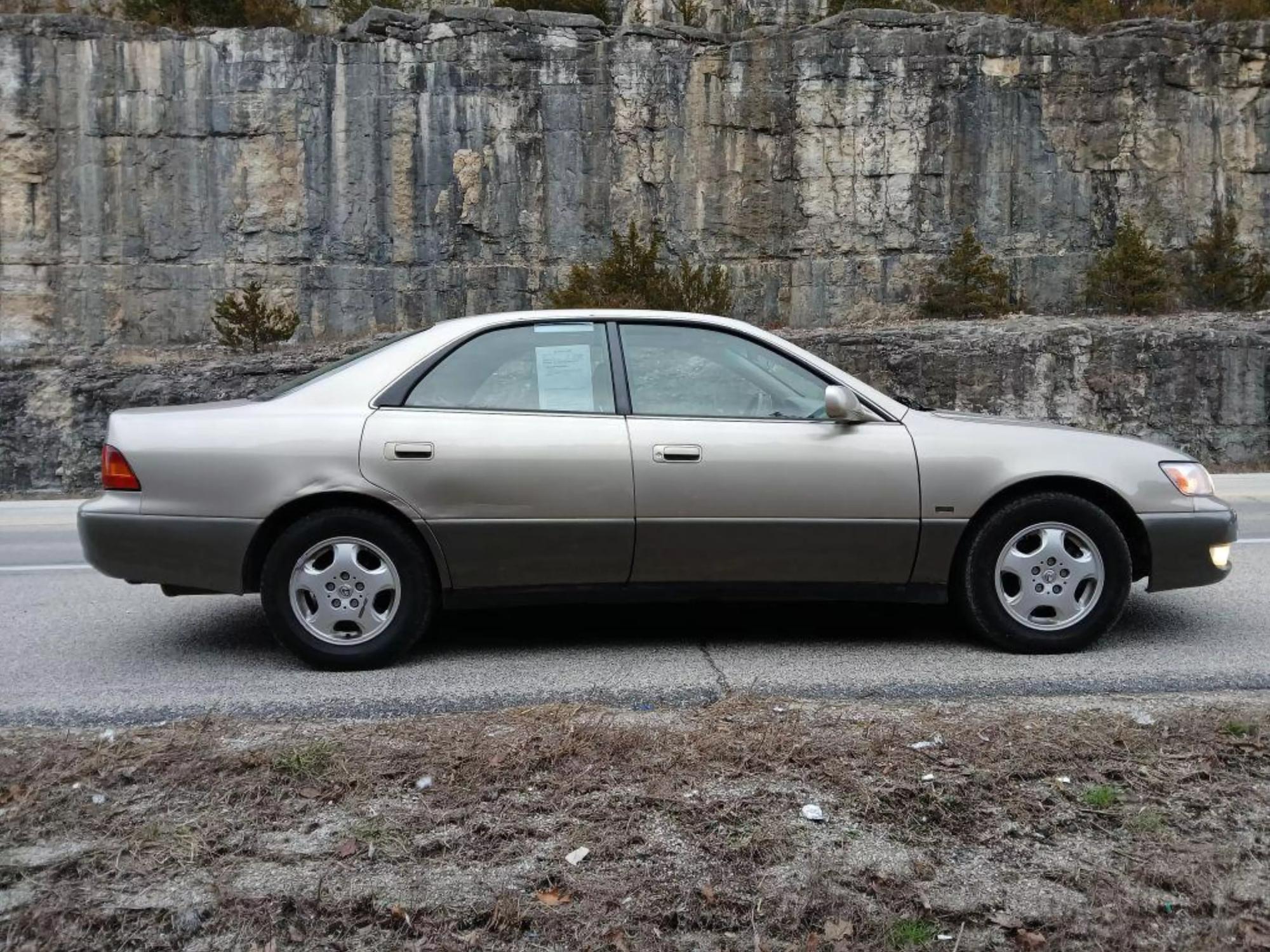 1999 Lexus ES 300 photo 23