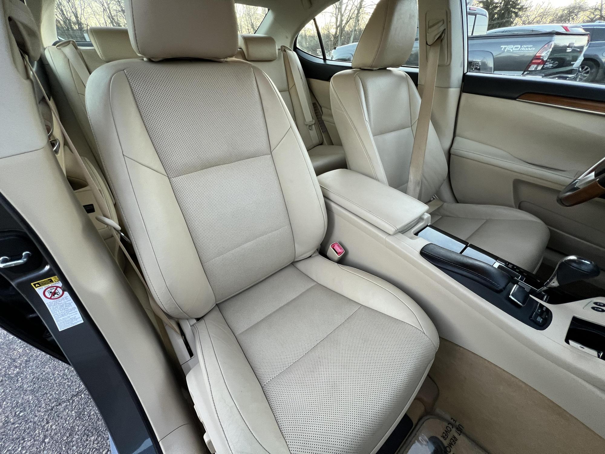 2014 Lexus ES 300h photo 60