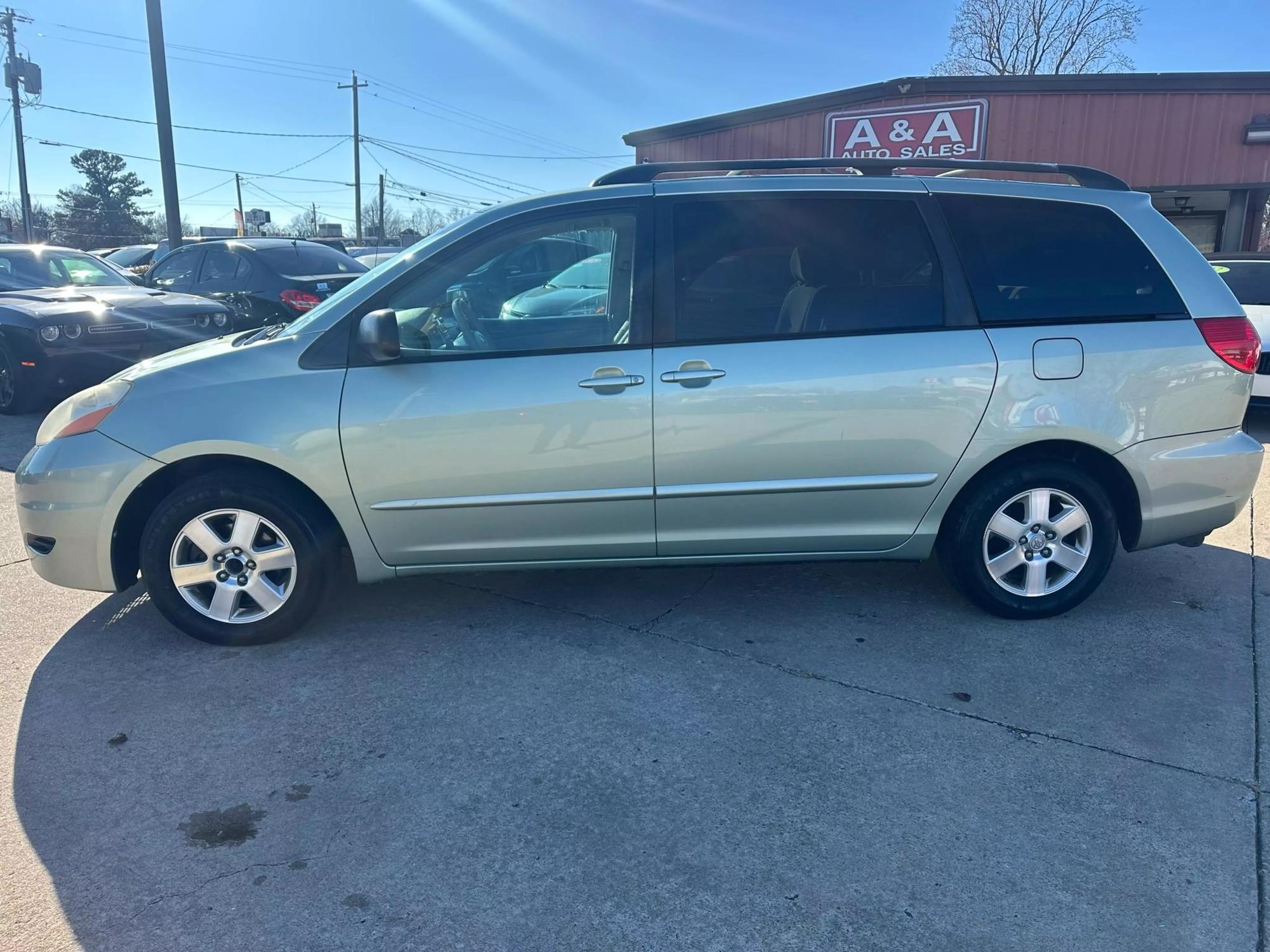 2008 Toyota Sienna CE photo 33