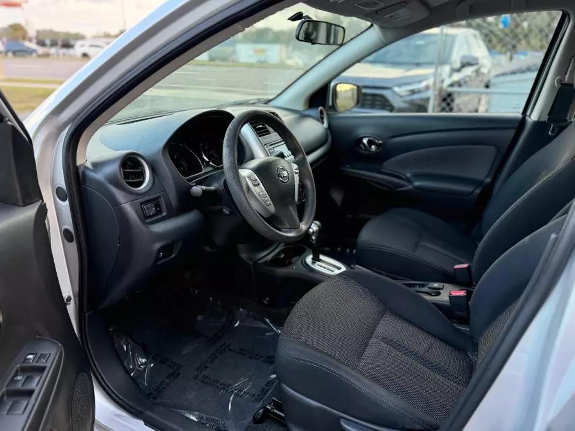 2016 Nissan Versa Sedan SV photo 22