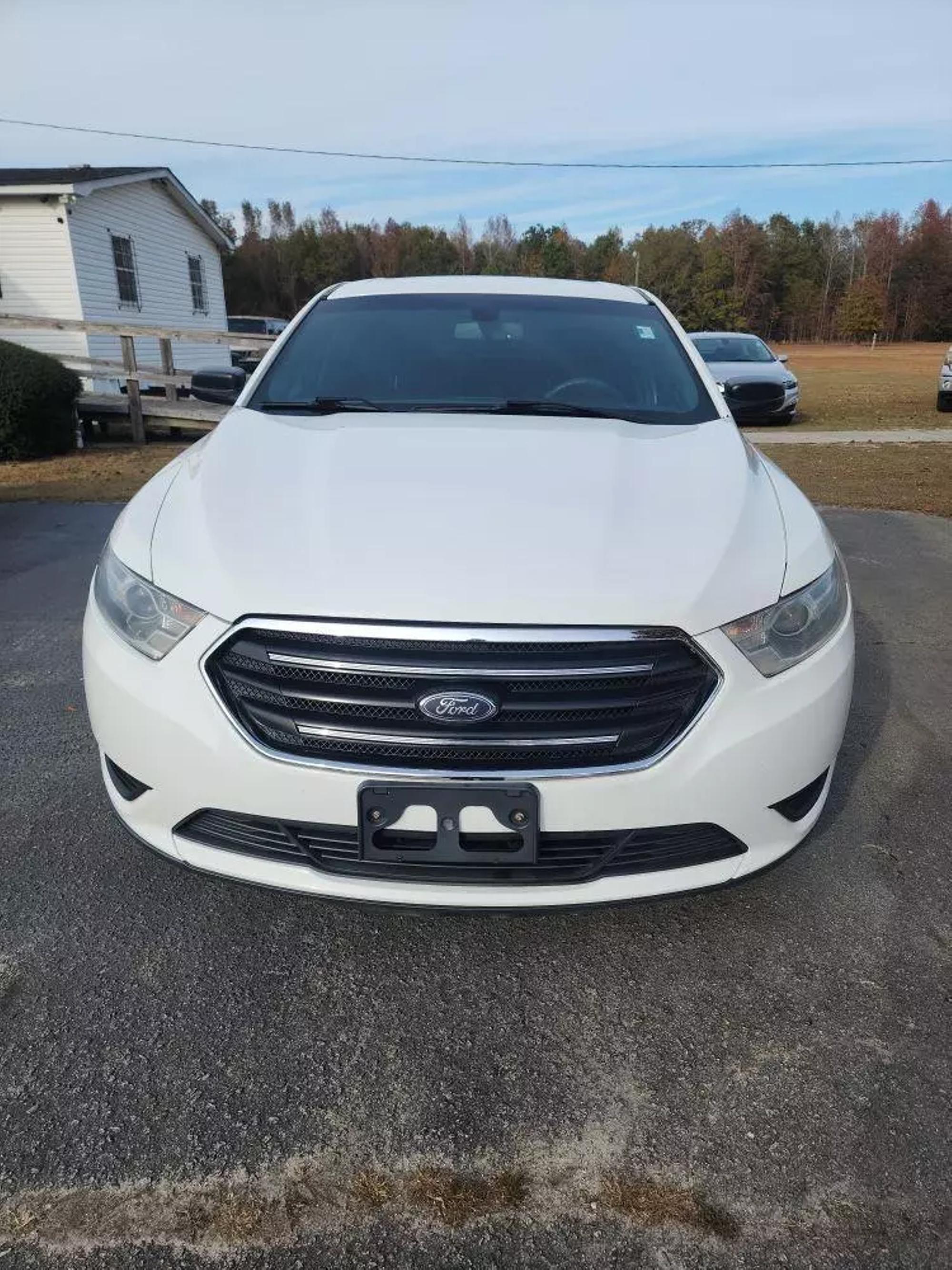 2017 Ford Taurus null photo 11