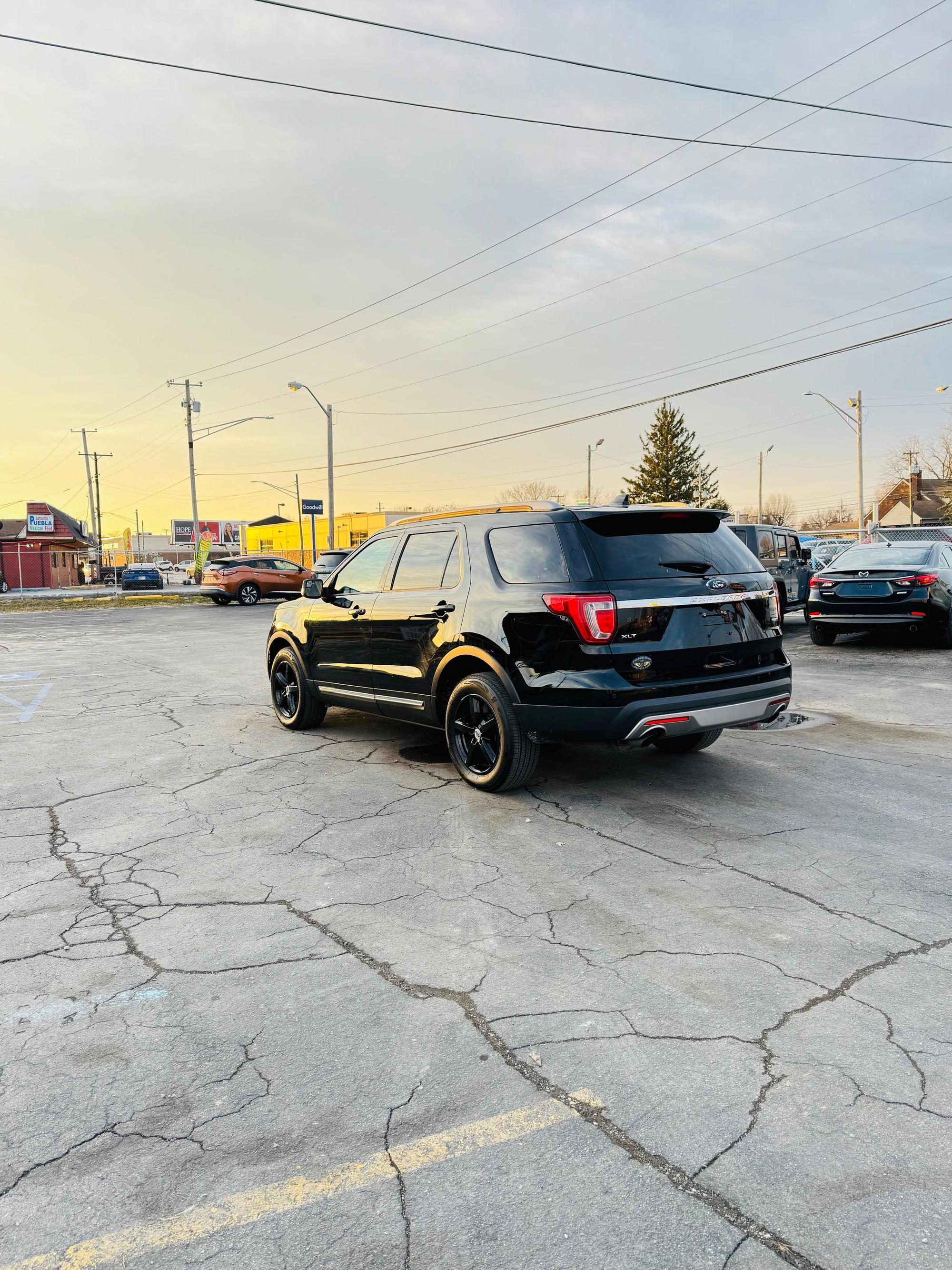 2017 Ford Explorer XLT photo 22