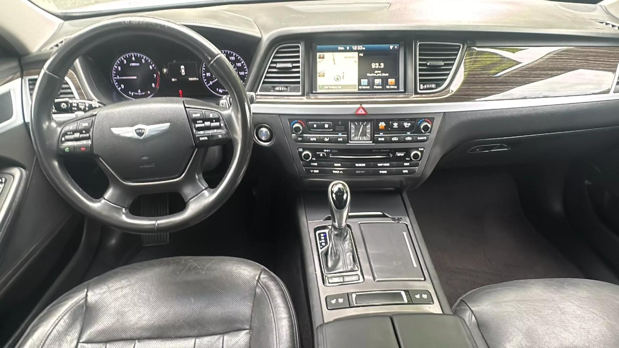 2016 Hyundai Genesis Base photo 17