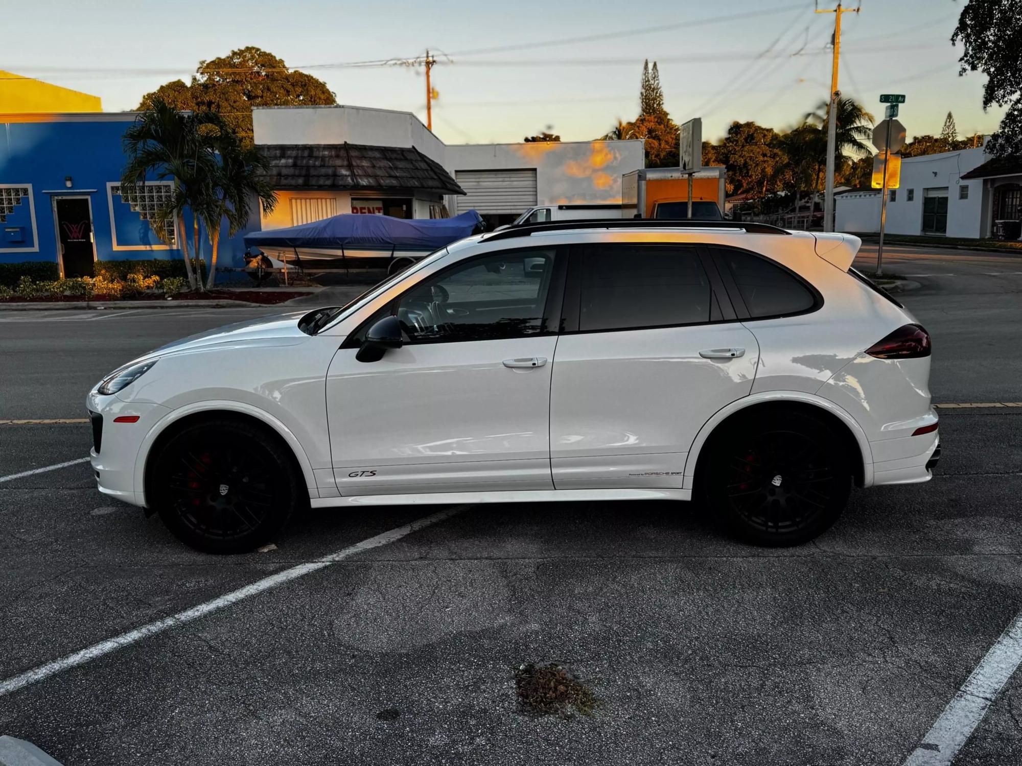 2016 Porsche Cayenne GTS photo 52