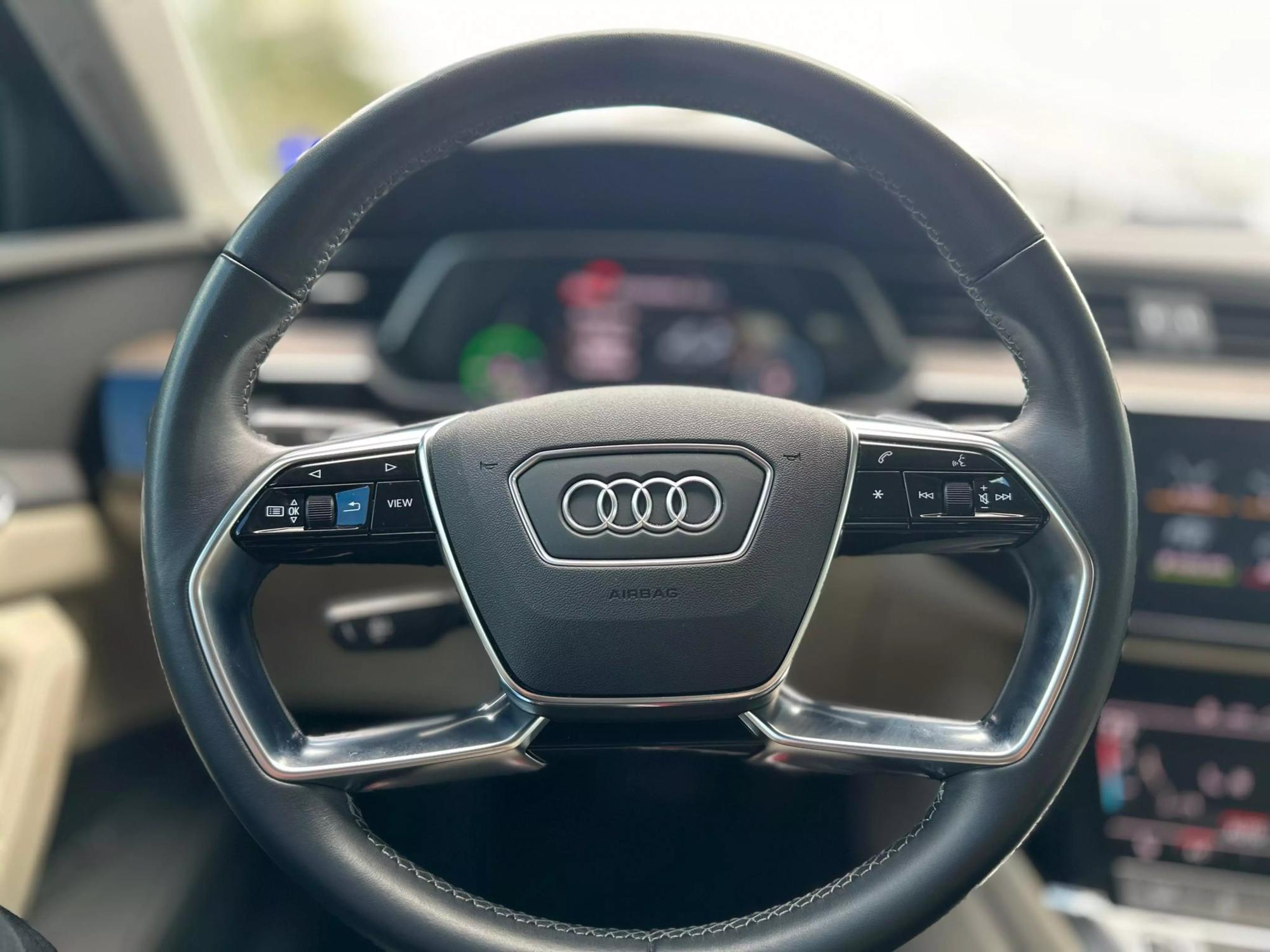 2022 Audi e-tron Premium photo 43