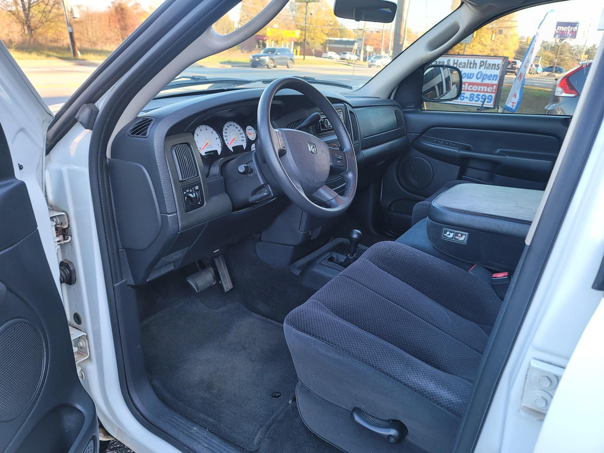 2004 Dodge Ram 1500 Pickup SLT photo 43