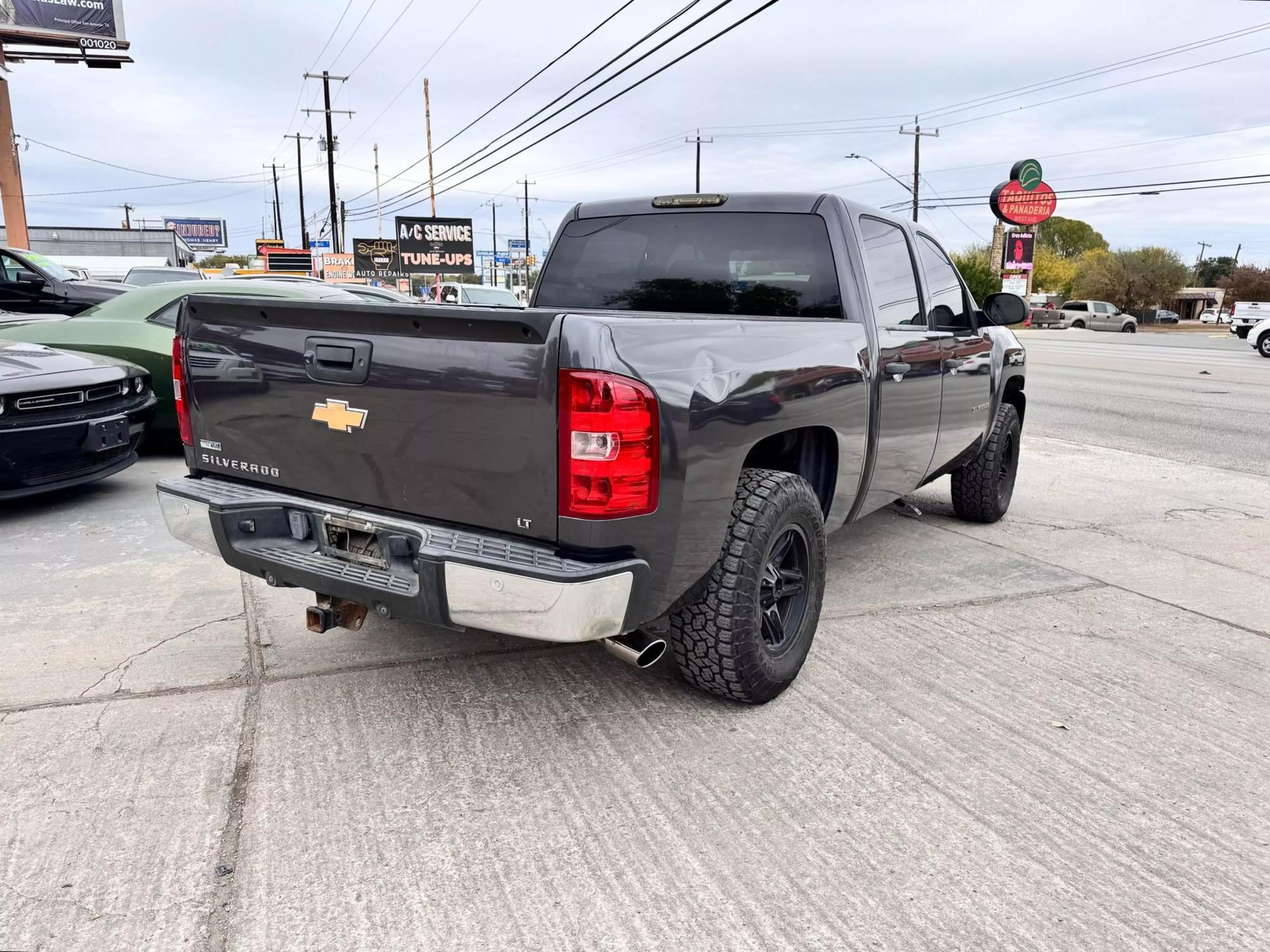 2011 Chevrolet Silverado 1500 LT photo 18