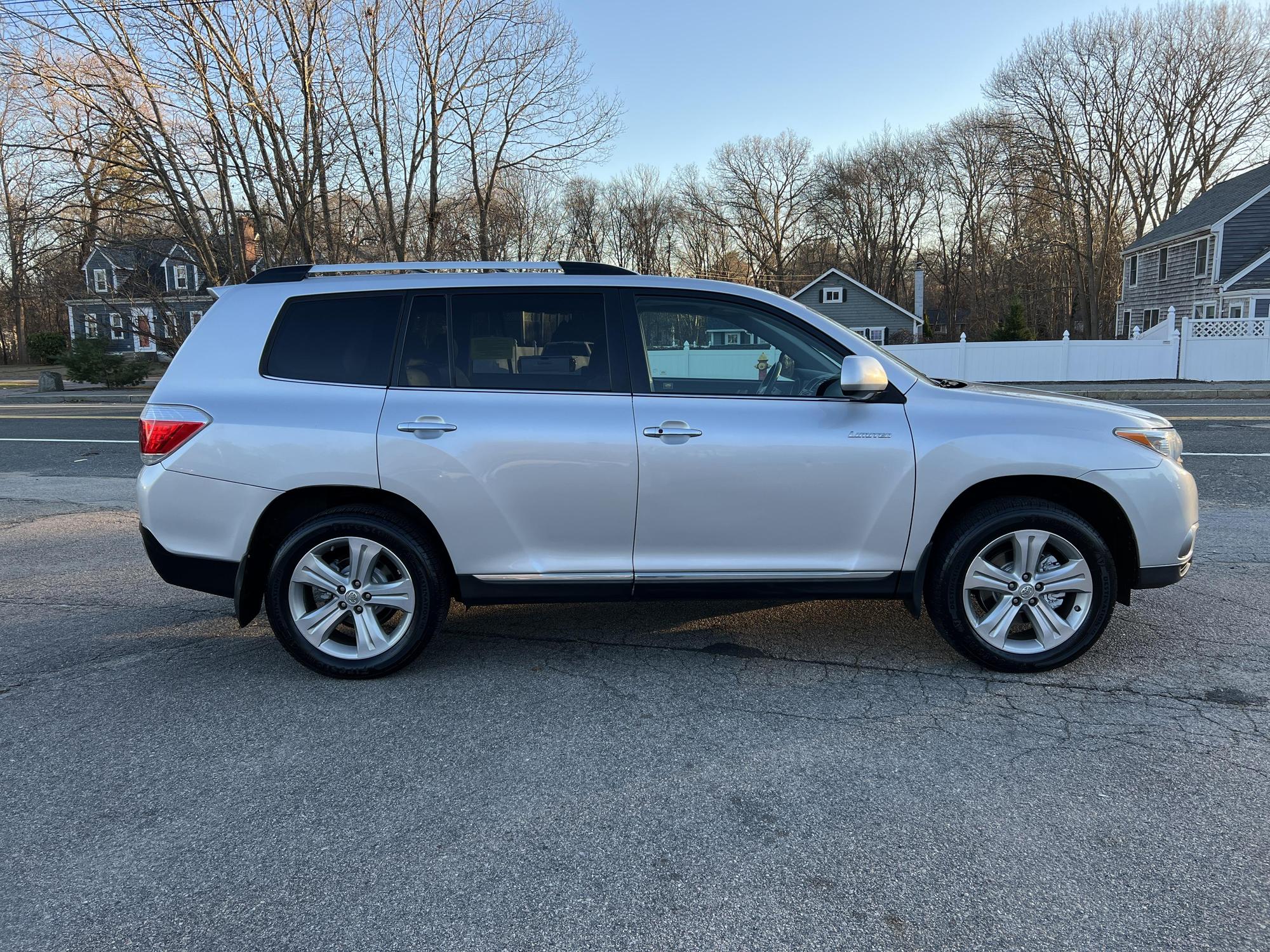 2013 Toyota Highlander Limited photo 48