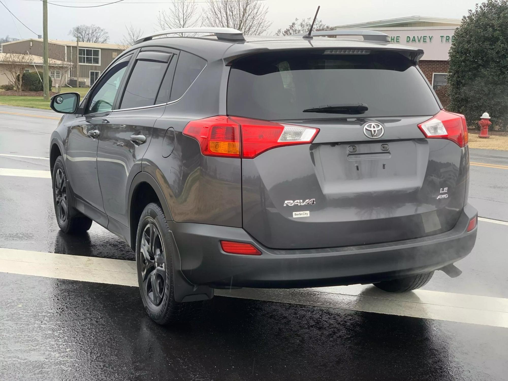 2015 Toyota RAV4 LE photo 87