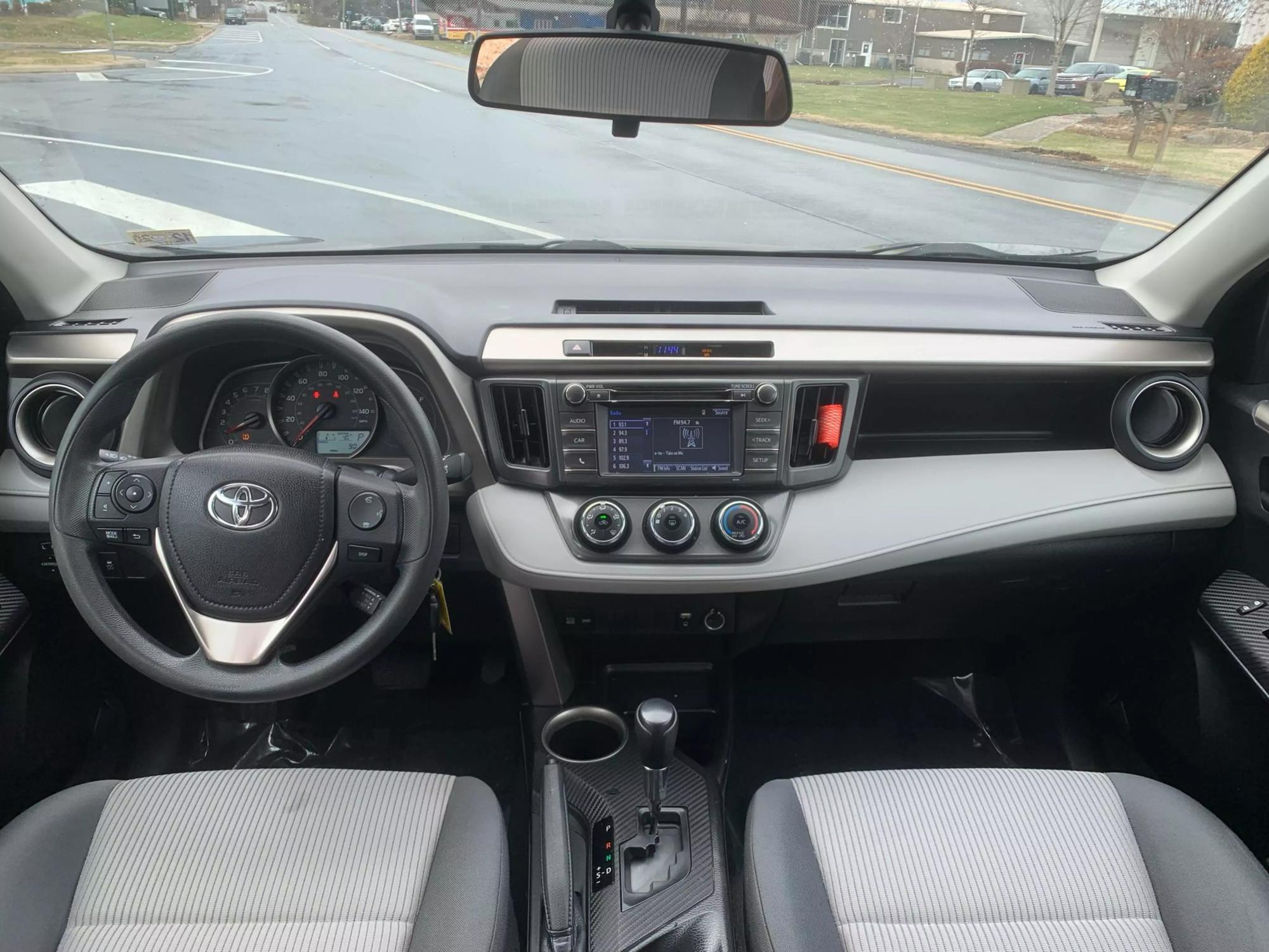 2015 Toyota RAV4 LE photo 140