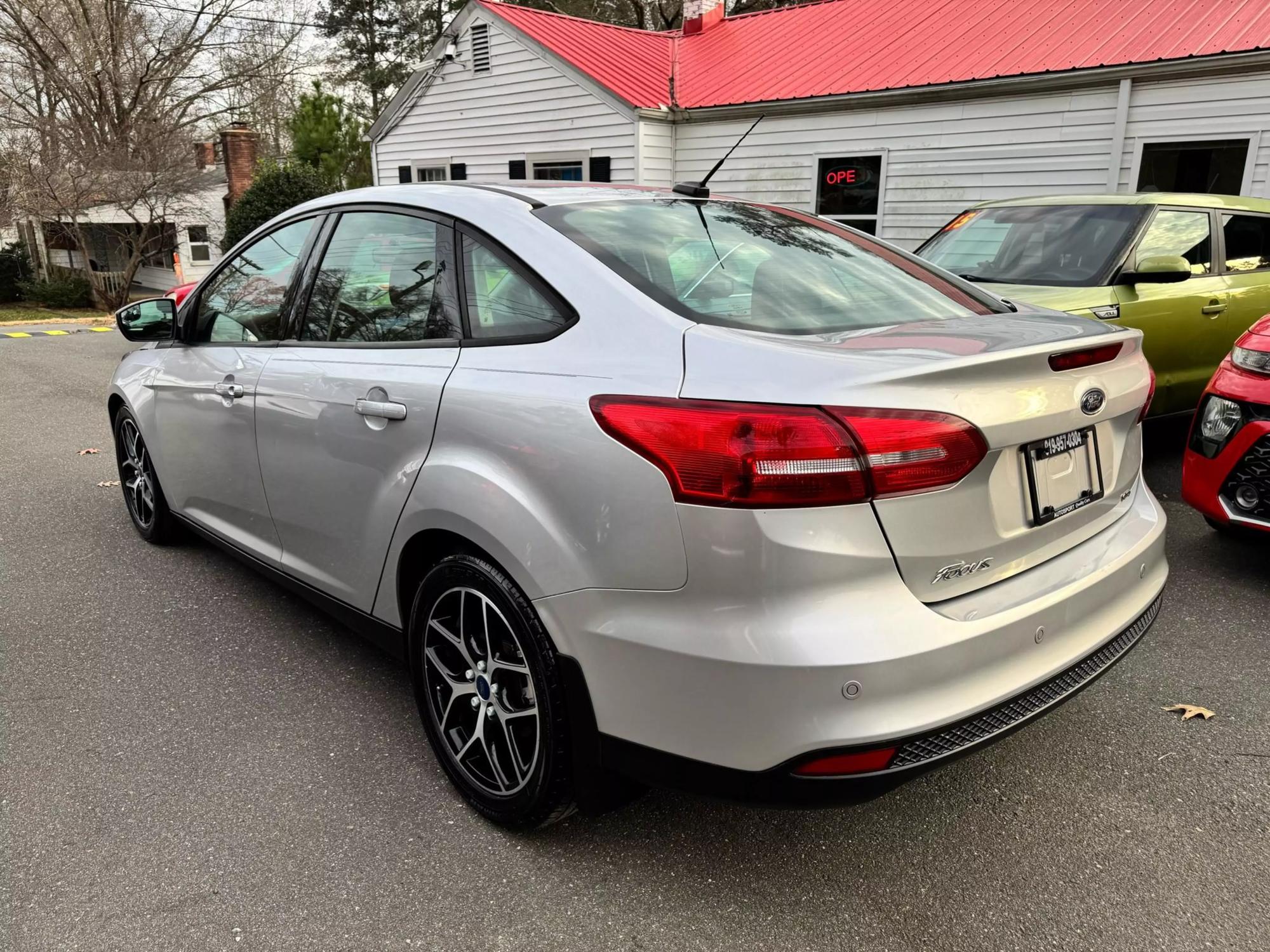 2018 Ford Focus SEL photo 22