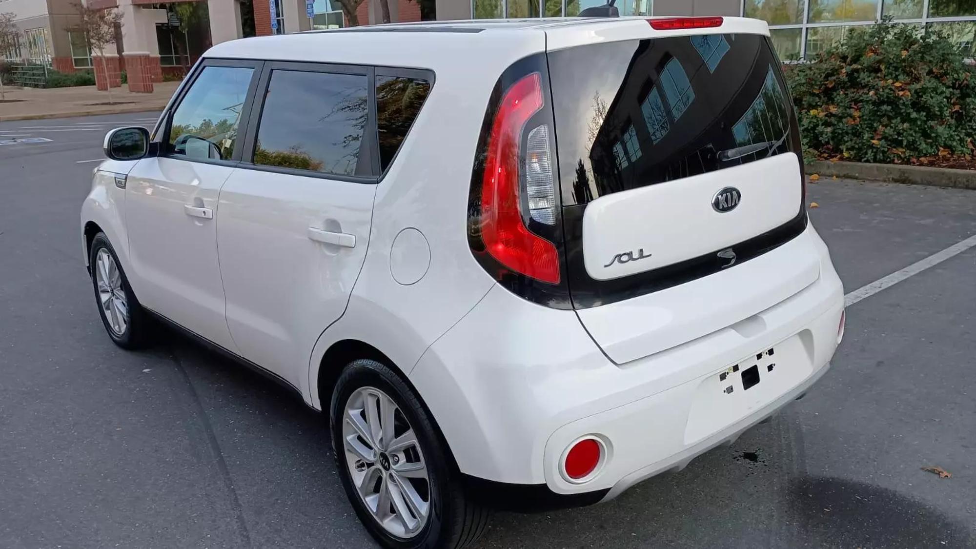 2019 Kia Soul + photo 27