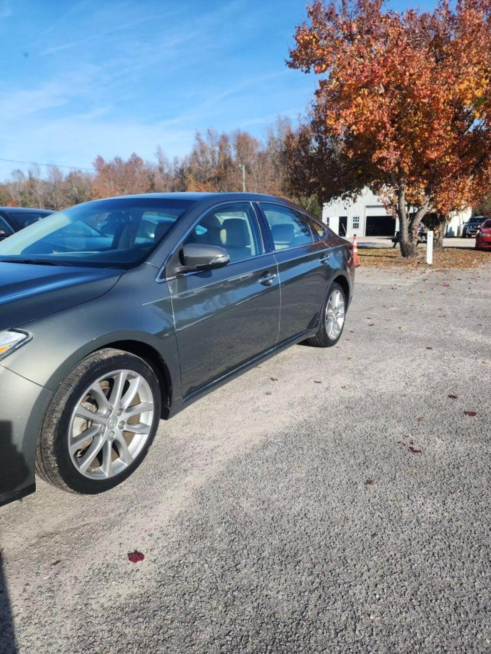 2014 Toyota Avalon XLE Touring photo 12