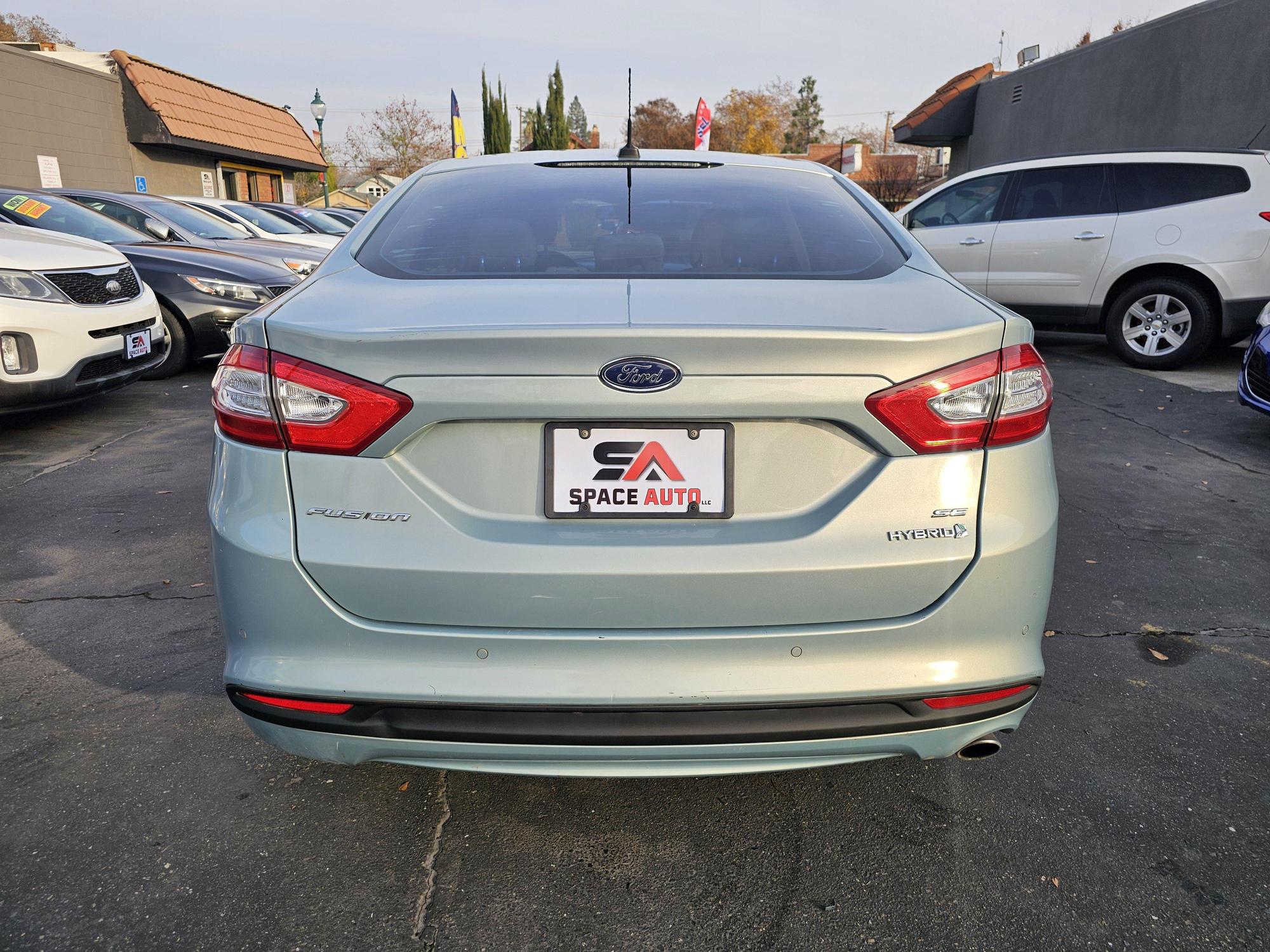 2014 Ford Fusion SE Hybrid photo 38