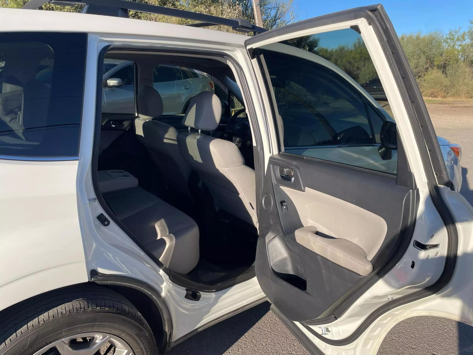 2016 Subaru Forester i Touring photo 25