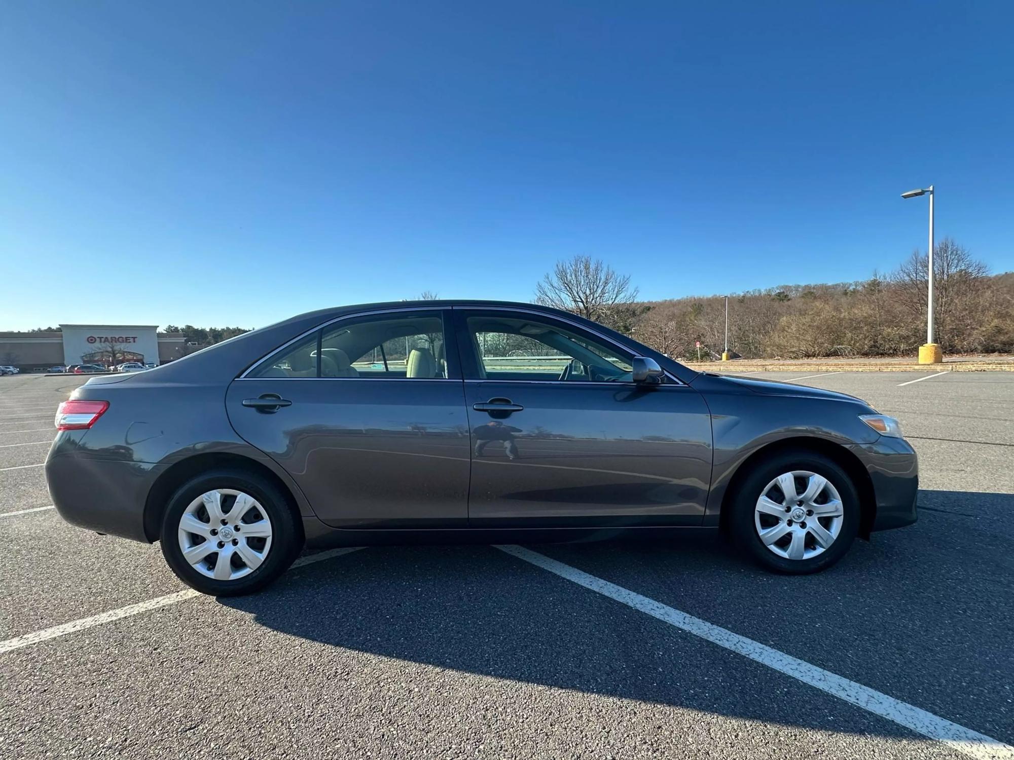 2011 Toyota Camry LE photo 23