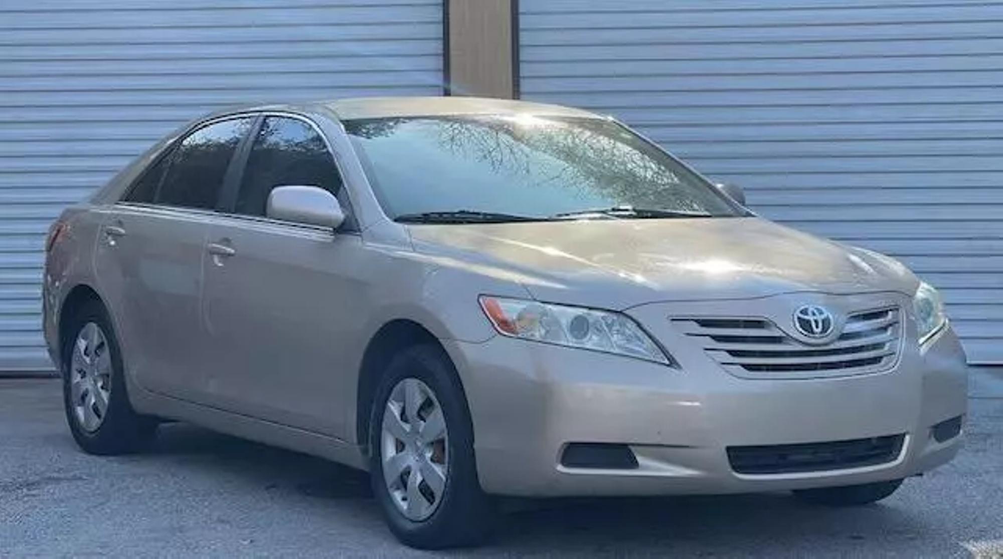 2007 Toyota Camry LE photo 19