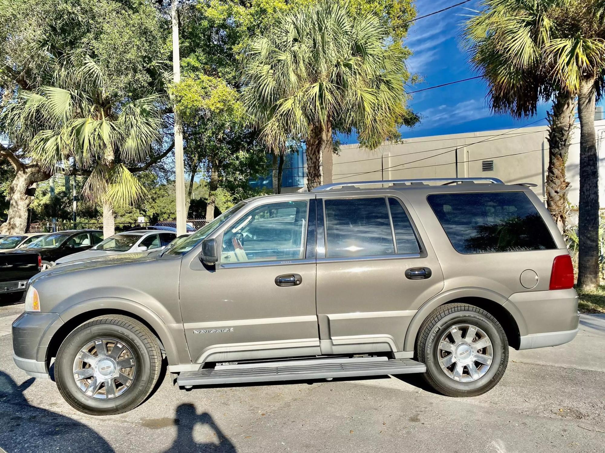 2004 Lincoln Navigator null photo 45