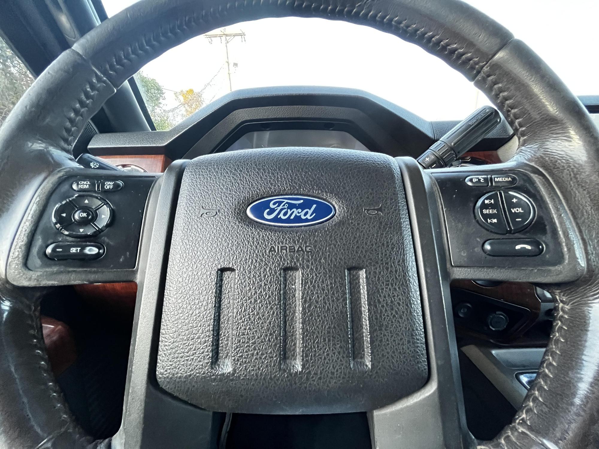 2016 Ford F-350 Super Duty Lariat photo 22