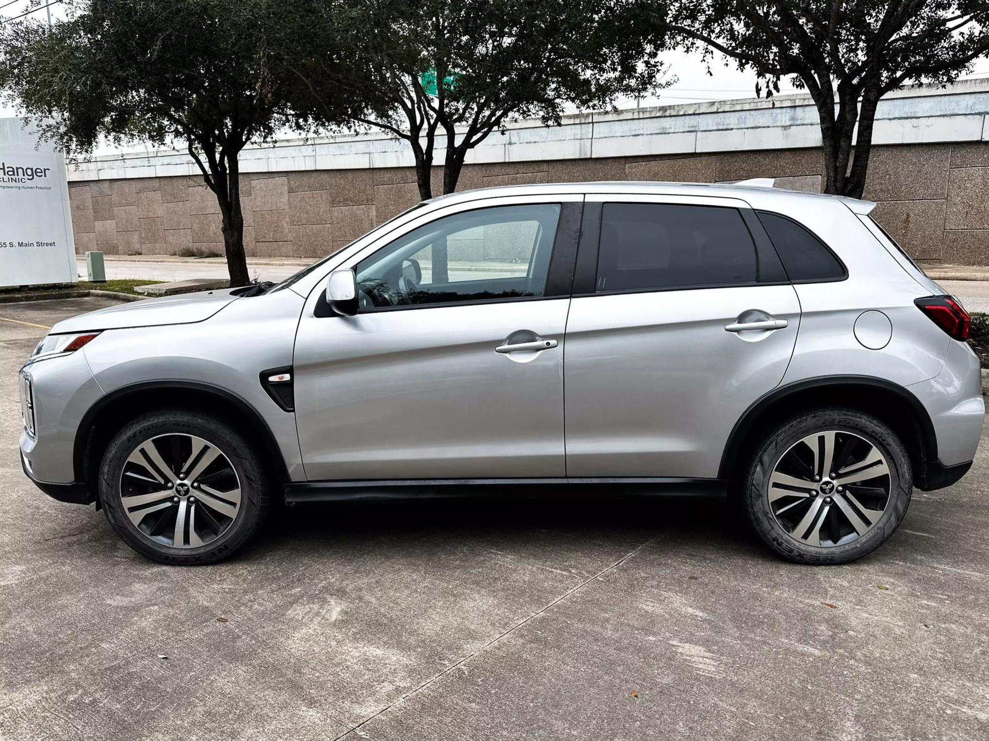 2020 Mitsubishi Outlander Sport ES photo 25