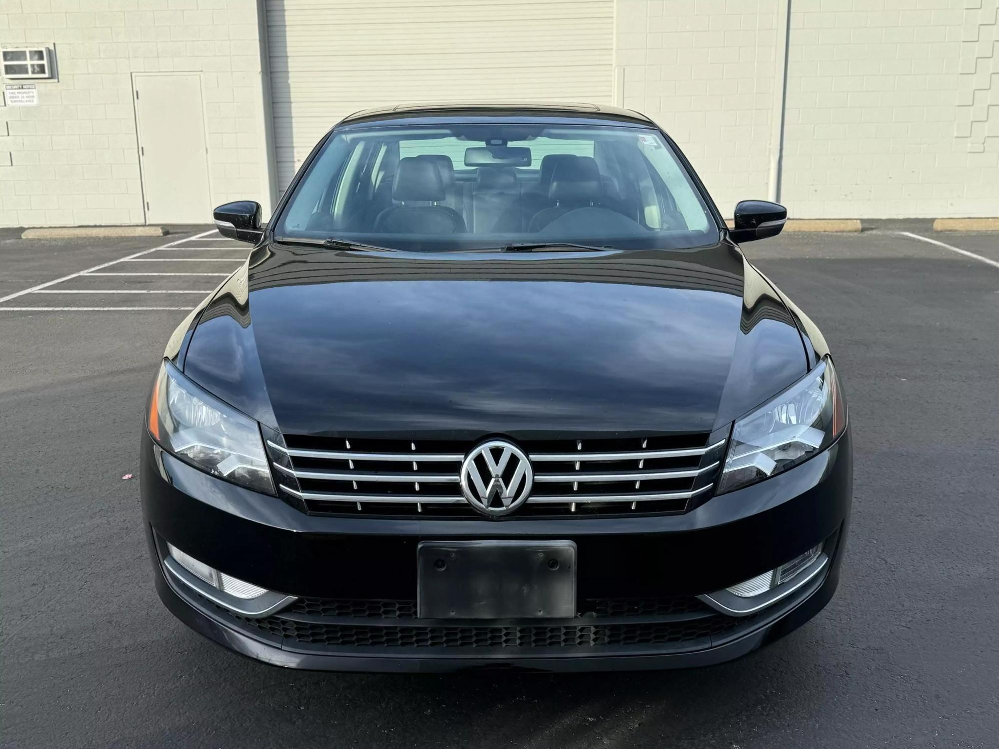 2014 Volkswagen Passat SEL Premium photo 29