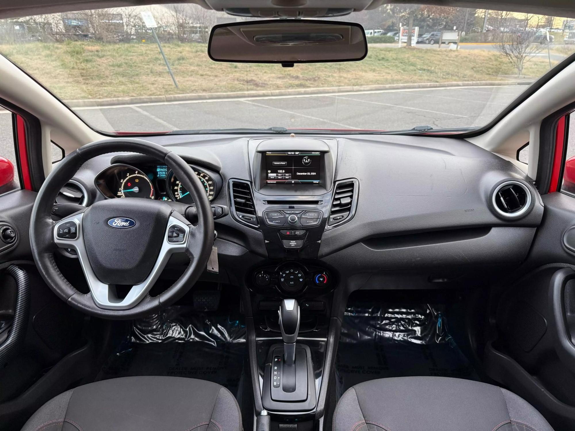 2014 Ford Fiesta SE photo 152