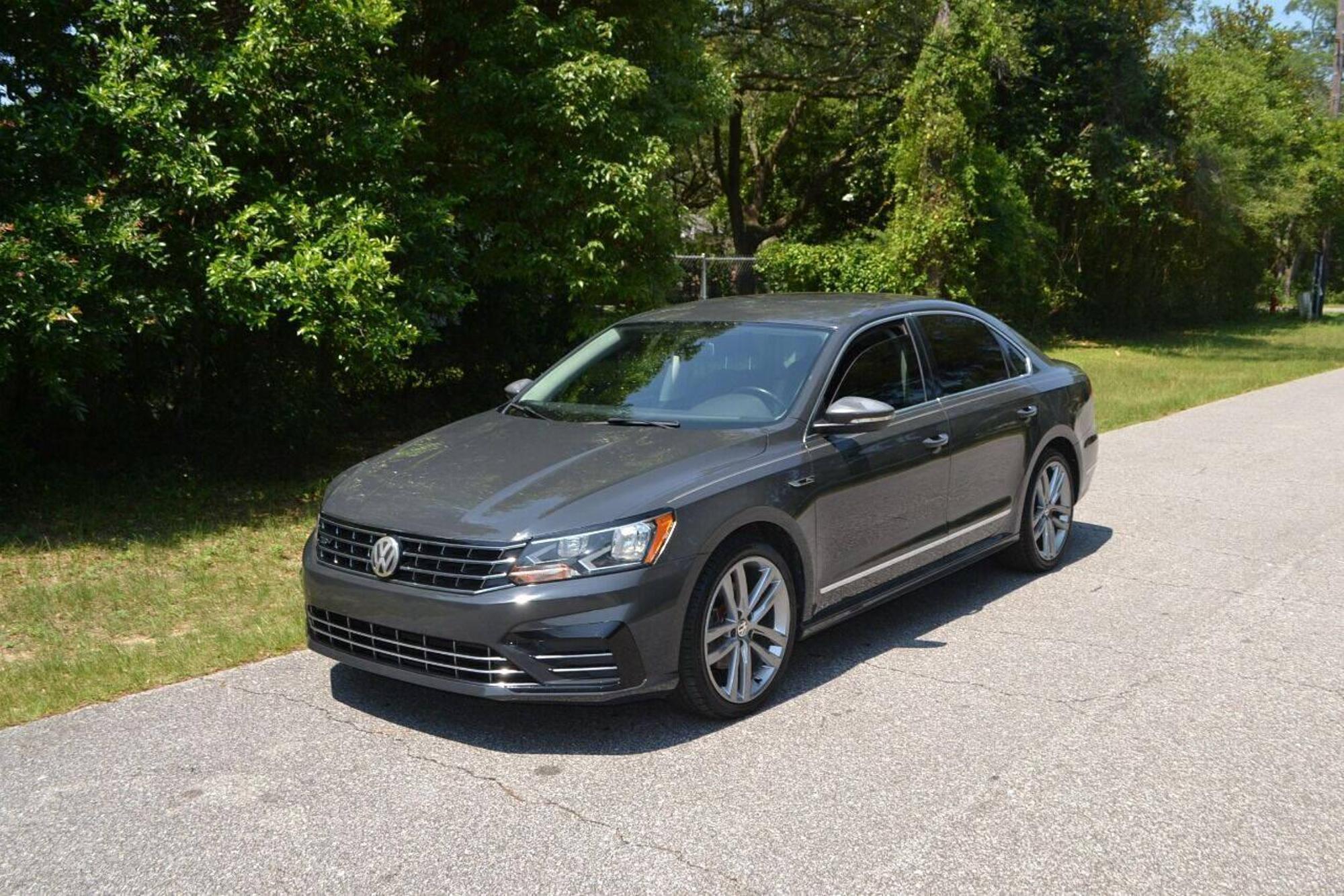 2017 Volkswagen Passat R-Line photo 43