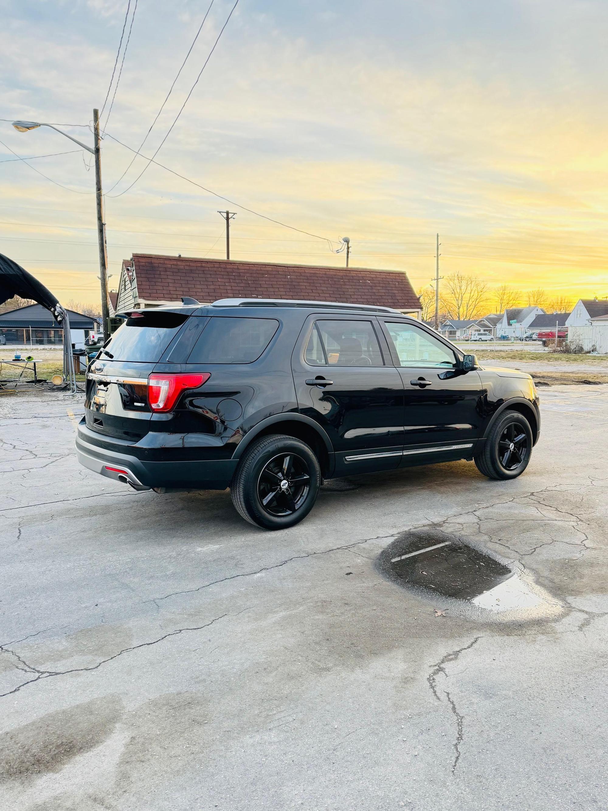 2017 Ford Explorer XLT photo 23